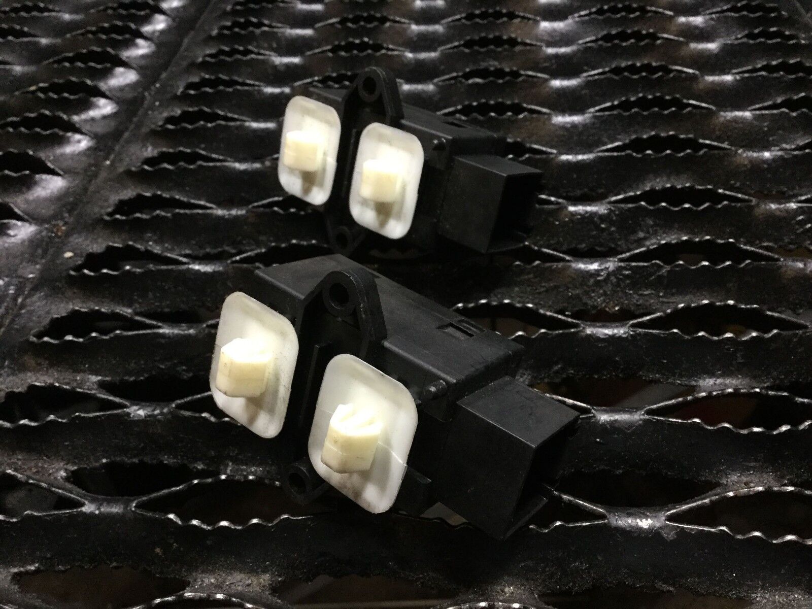 04 05 06 Porsche Cayenne Heated Seat Control Module Unit Pair OEM - Premium Heated Seat Switch for Winter Comfort & Luxury Driving Experience