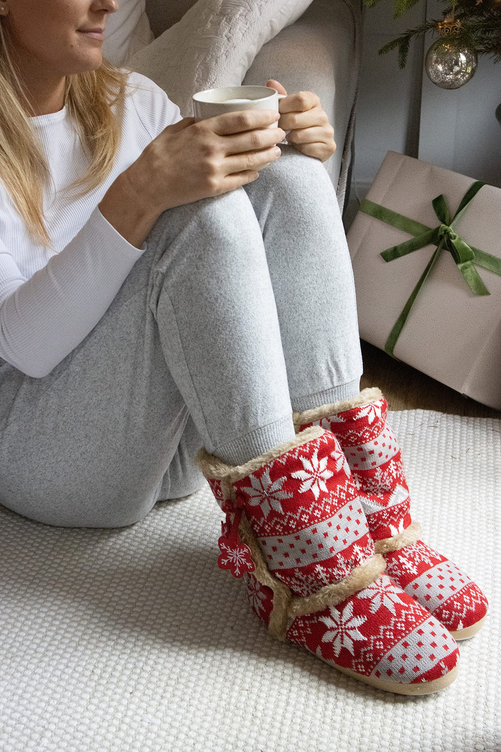 Dunlop Women's Nordic Faux Fur Memory Foam Slippers - Warm & Comfy House Shoes for Ladies, Girls - Perfect for Winter, Lounging at Home, and Scandinavian Style Comfort