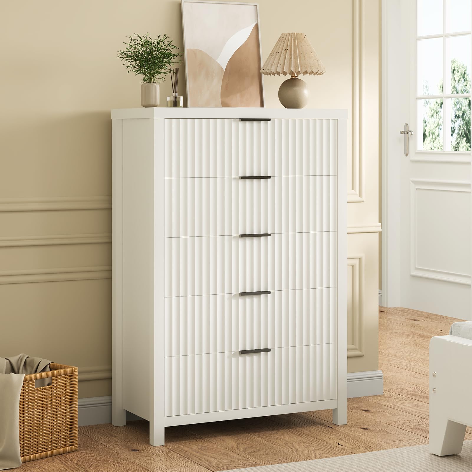 Modern 5-Drawer Fluted Dresser for Bedroom - Tall Solid Wood Chest with Thick Plank Design & Sturdy Legs - Wooden Storage Organizer for Clothes, Bedding & Accessories - Perfect for Bedroom, Living Room, Hallway or Entryway (White)
