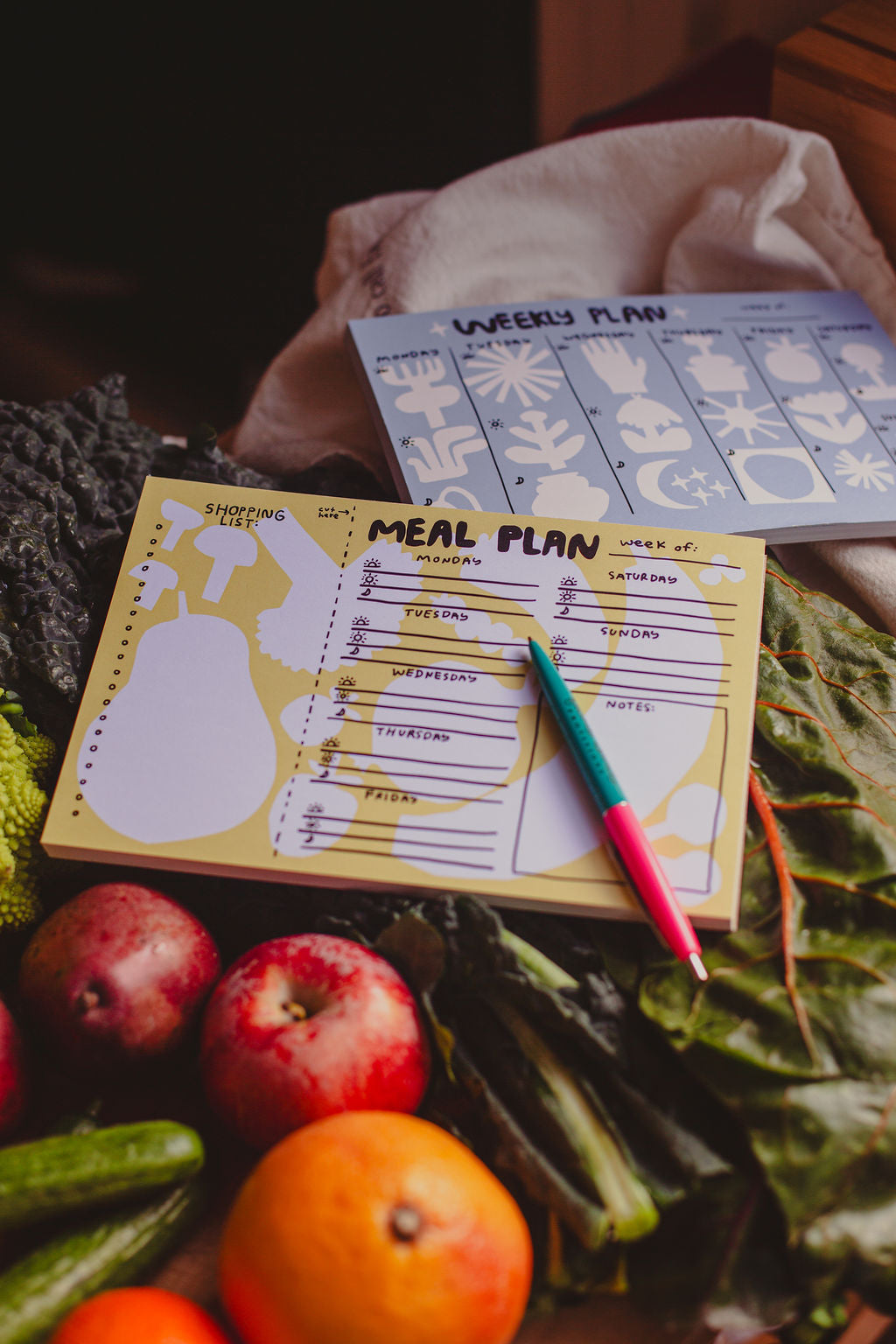Best Meal Planner for Busy Families - Weekly & Monthly Meal Planning Organizer - Perfect for Healthy Eating & Grocery Shopping