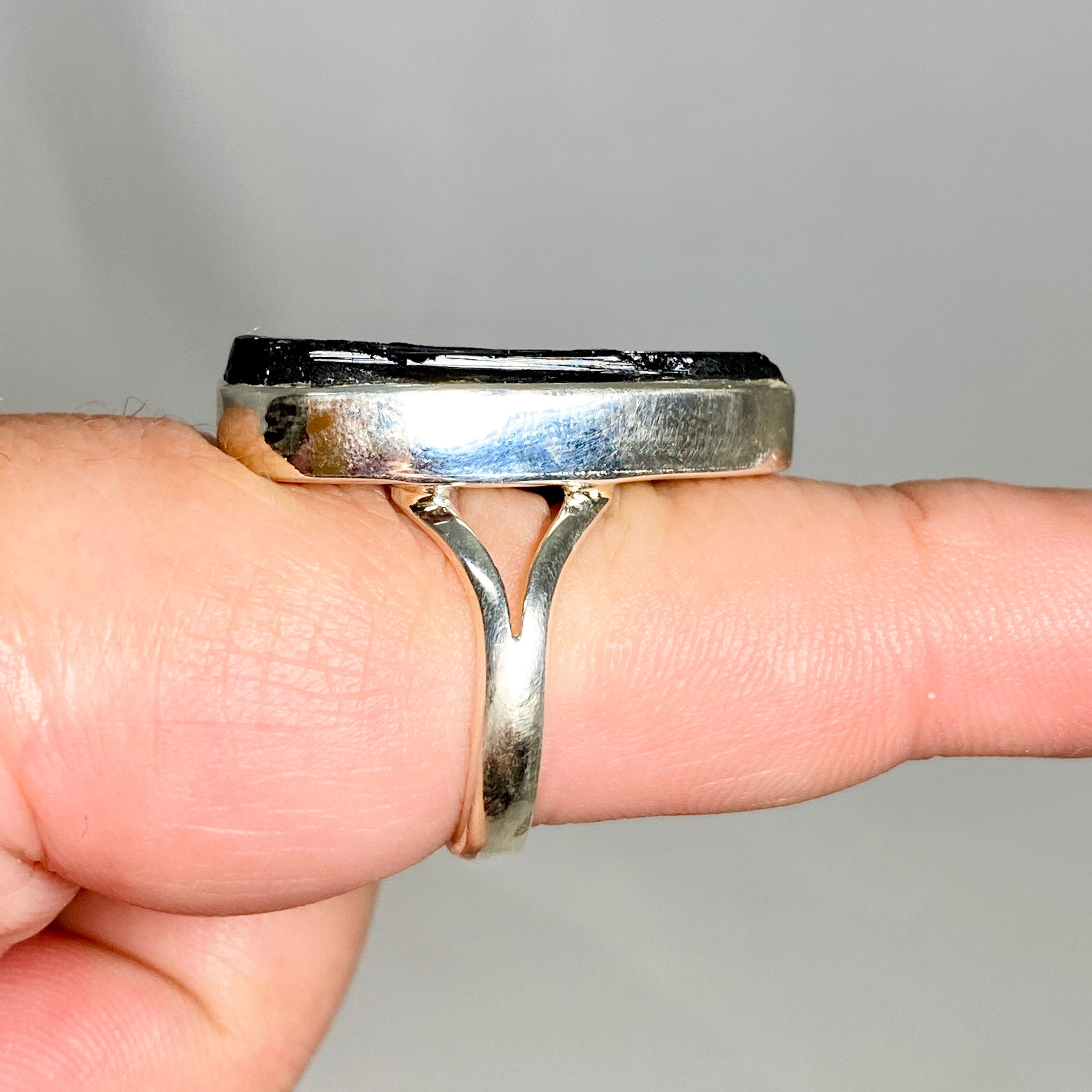 Black Tourmaline Teardrop Raw Split Band Ring Size 9 KRGJ3275 - Natural Stone Jewelry for Women, Handmade Boho Wedding Ring, Perfect for Spiritual Healing & Energy Protection