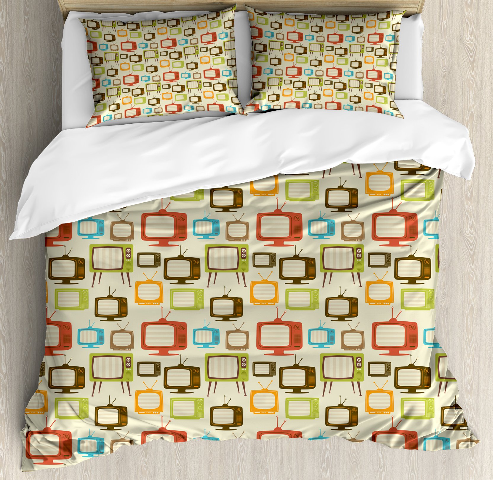 Vintage Retro TV Pattern Duvet Cover Set - Queen Size 3-Piece Bedding with 2 Pillow Shams in Pale Tan & Multicolor | Nostalgic Antenna Electronics Design for Bedroom Decor & Themed Guest Room