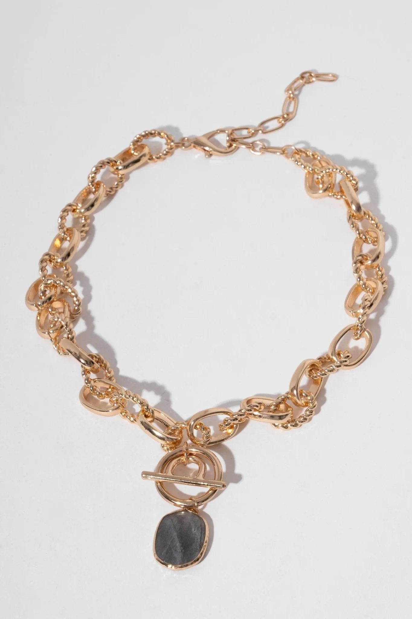 Chunky Chain Link Pendant Necklace for Women - Trendy Layered Statement Jewelry - Perfect for Casual Outfits, Date Nights & Special Occasions