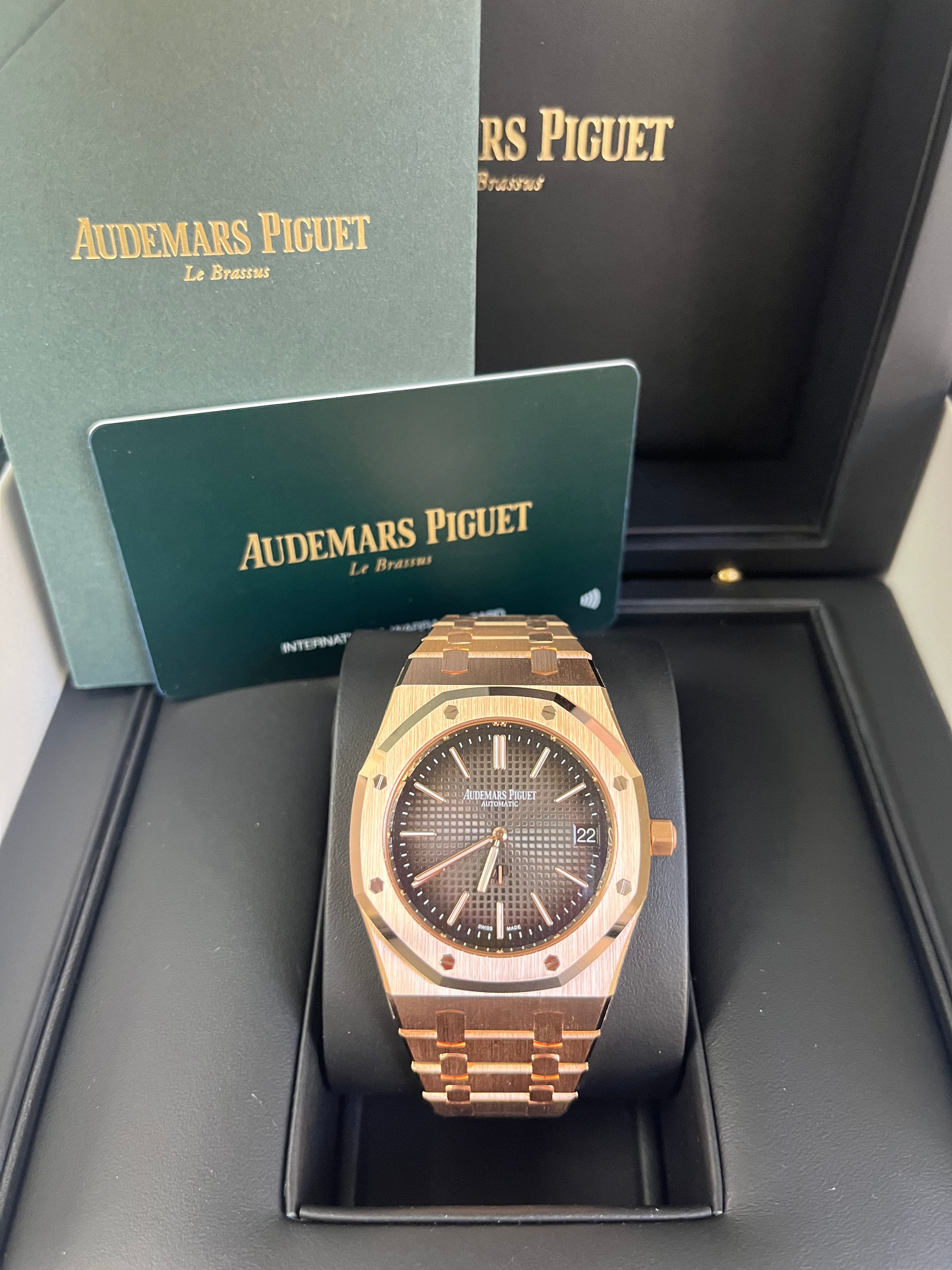 Audemars Piguet Royal Oak Jumbo 16202OR Extra Thin 39mm 18K Rose Gold Men's Luxury Watch - Perfect for Business Meetings & Formal Occasions