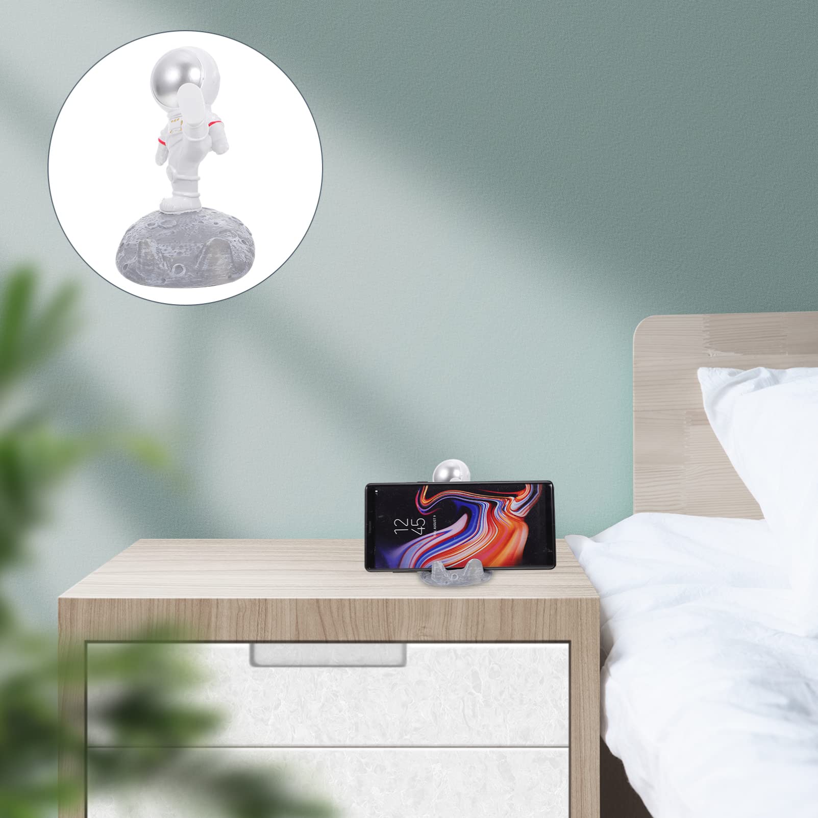 FOMIYES Astronaut Phone Stand - Resin Tablet & Cell Phone Holder, Desk Decor, Cartoon Astronaut Sculpture for iPhone & Android | Perfect for Office, Home, Gaming Setup & Space-Themed Room Decor