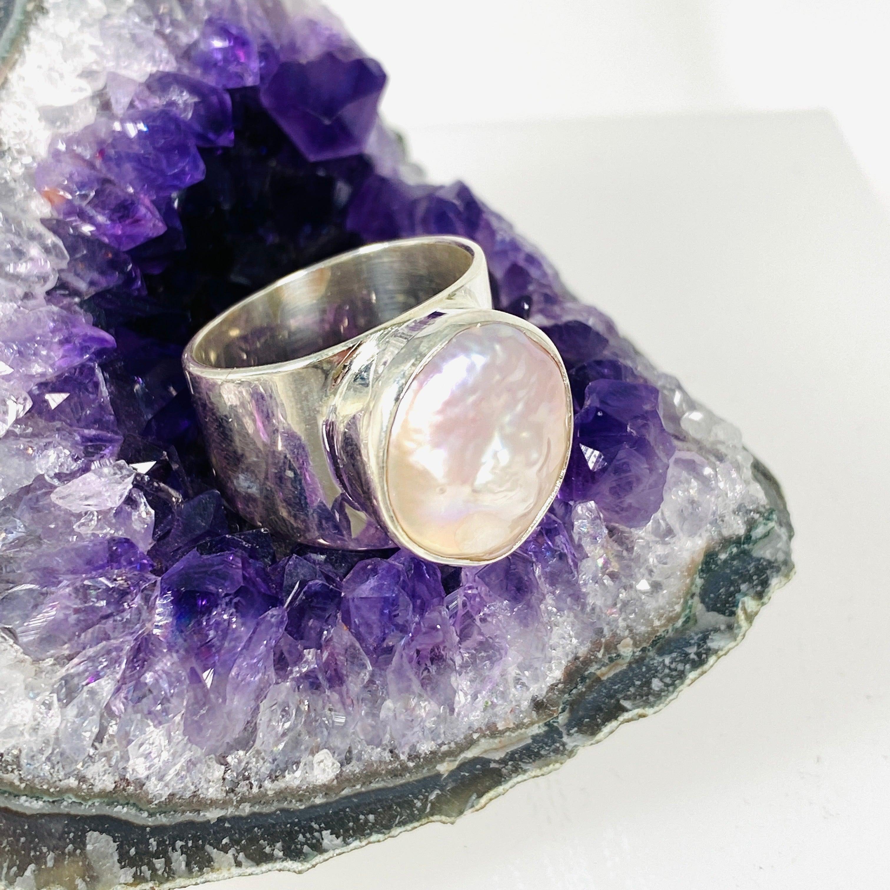 Pearl Round Ring with Thick Band - Size 9 - KRGJ2935 - Elegant Jewelry for Women, Perfect for Weddings, Parties & Special Occasions