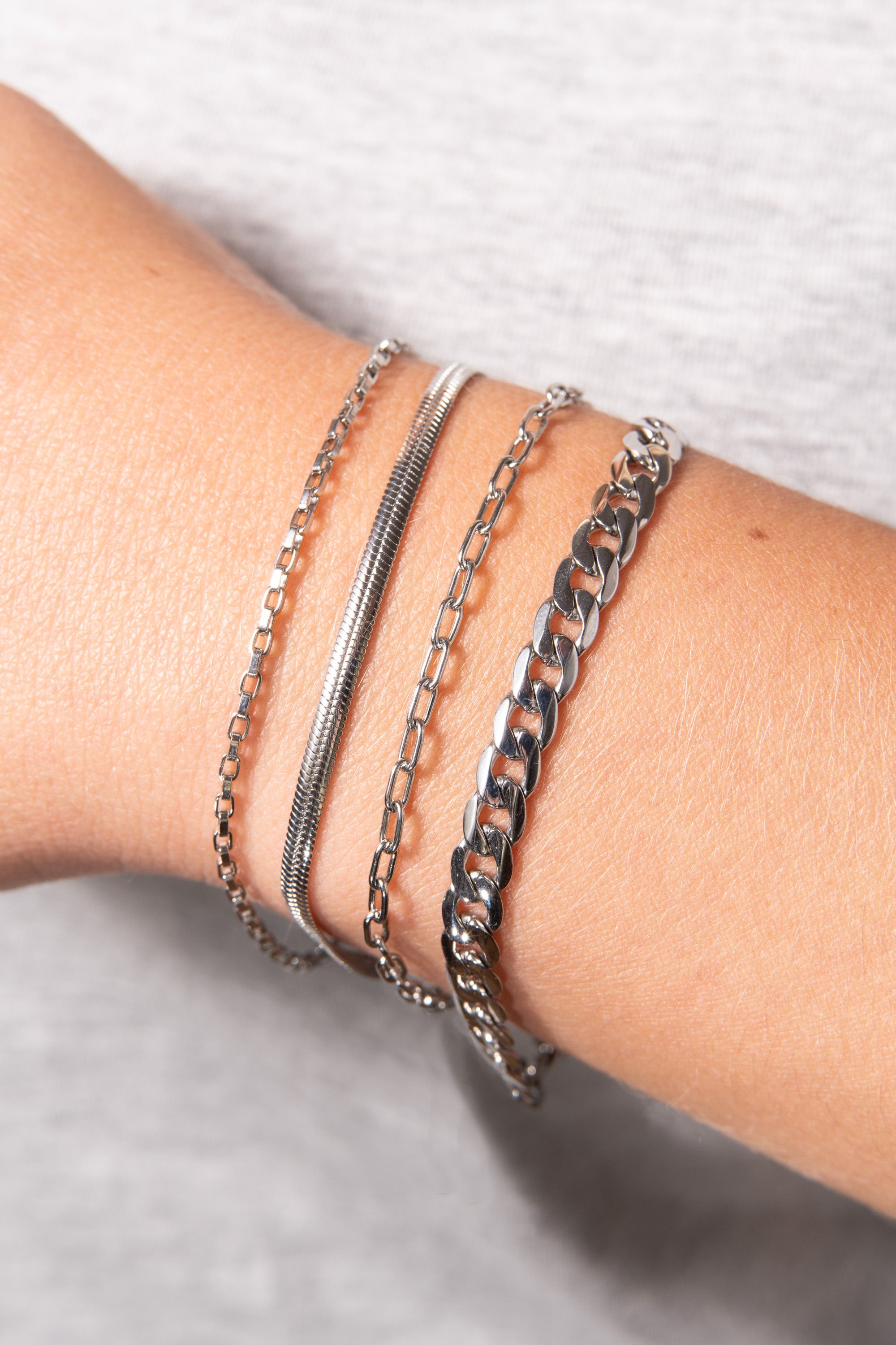 Stylish Everyday Herringbone Chain Bracelet for Women - Dainty Gold & Silver Layering Jewelry - Perfect for Casual Wear, Office & Date Night