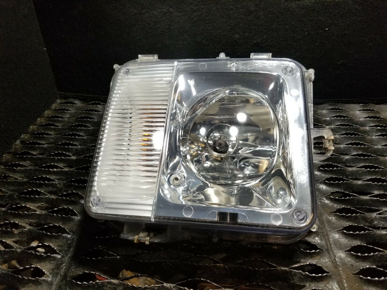 2004-2009 Cadillac SRX Left Driver Side Fog Light Replacement - OEM Quality - Perfect for Night Driving & Foggy Conditions