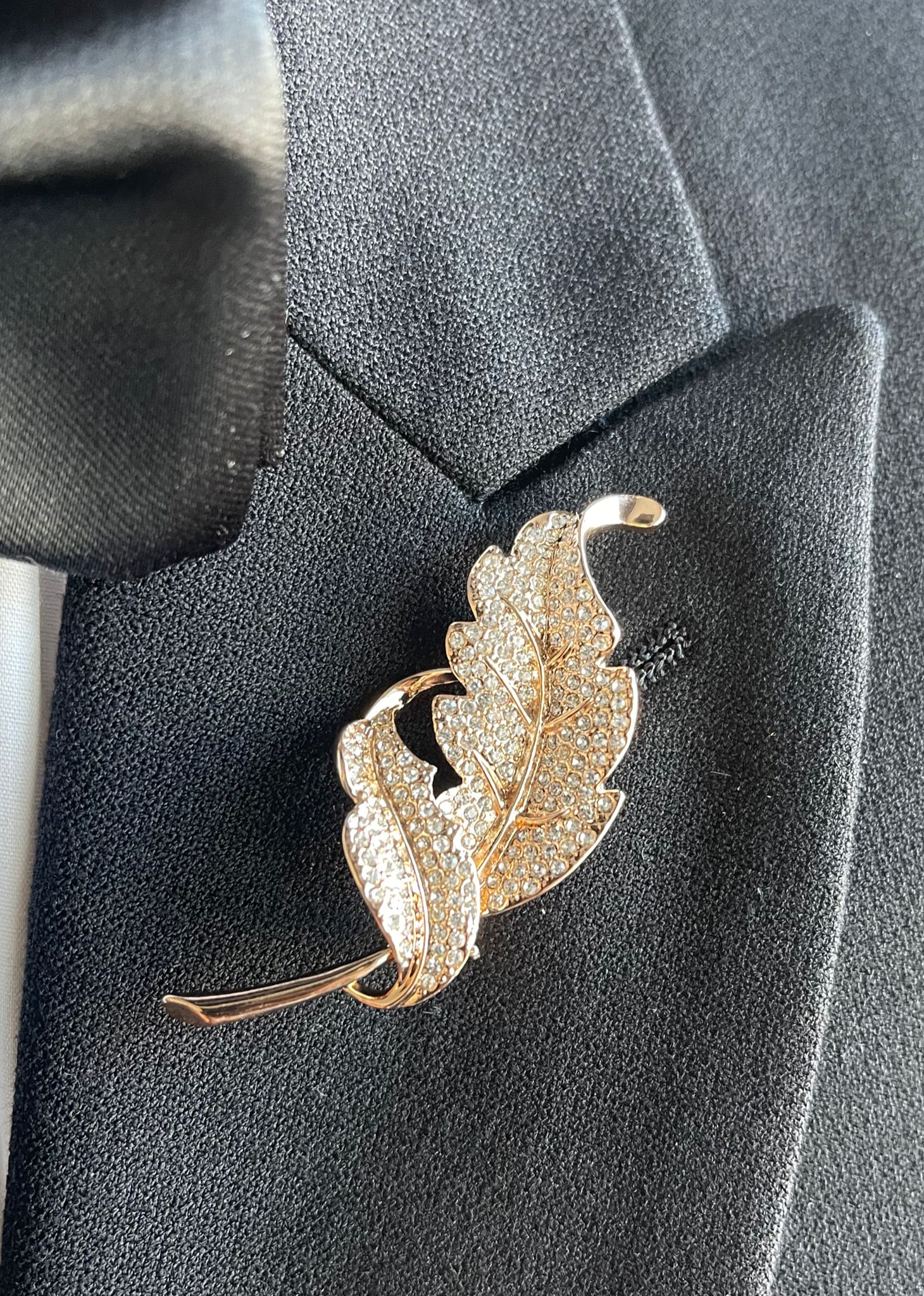 Custom Double Leaf Lapel Pin - Elegant Brooch for Suits, Jackets & Hats - Perfect for Business, Weddings & Special Events