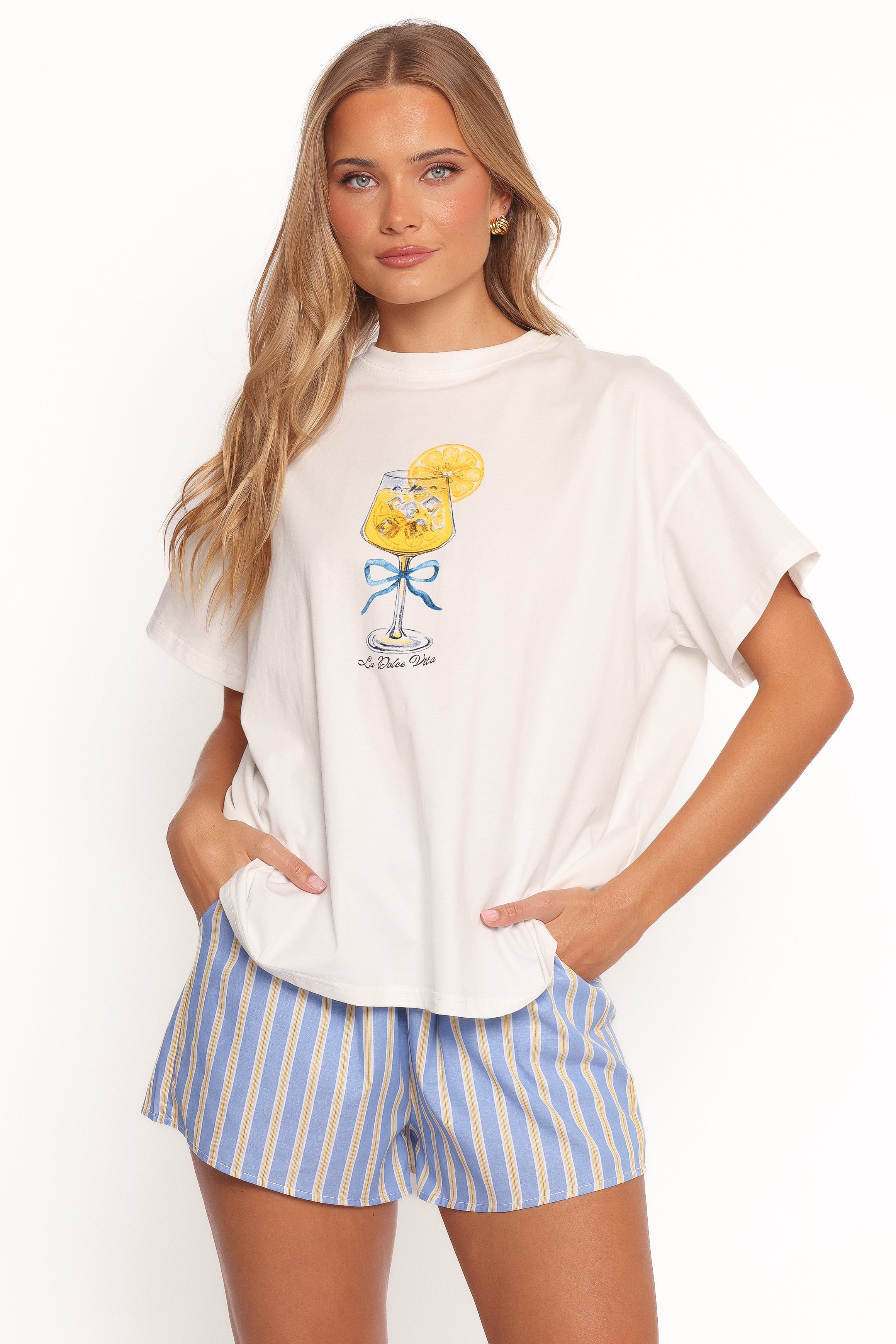 La Dolce Vita Short Set - White & Blue Summer Outfit | Casual Beachwear & Vacation Style for Women