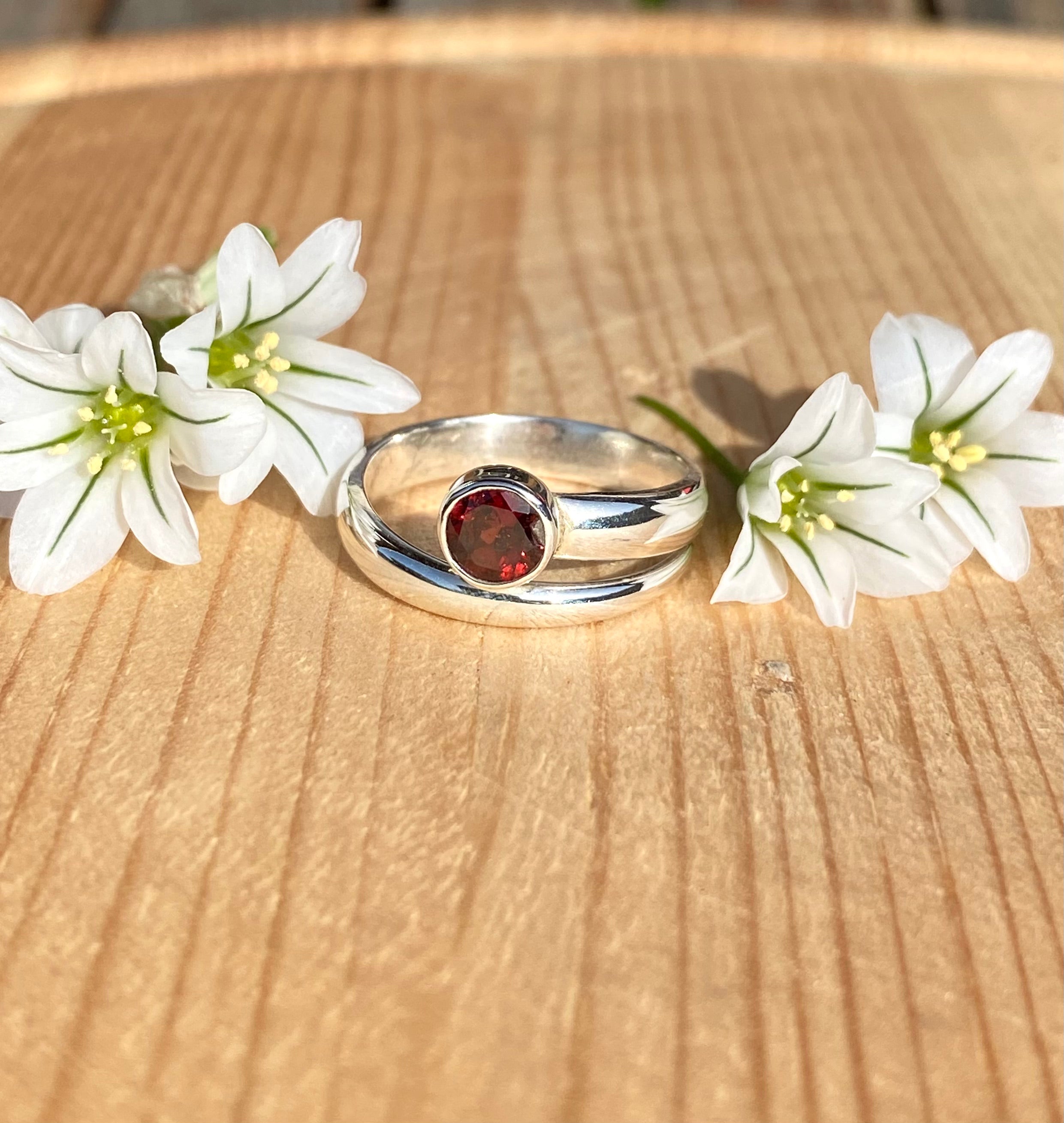 Elegant Garnet Swirl Ring for Women - Vintage-Inspired Sterling Silver Jewelry - Perfect for Weddings, Anniversaries & Special Occasions