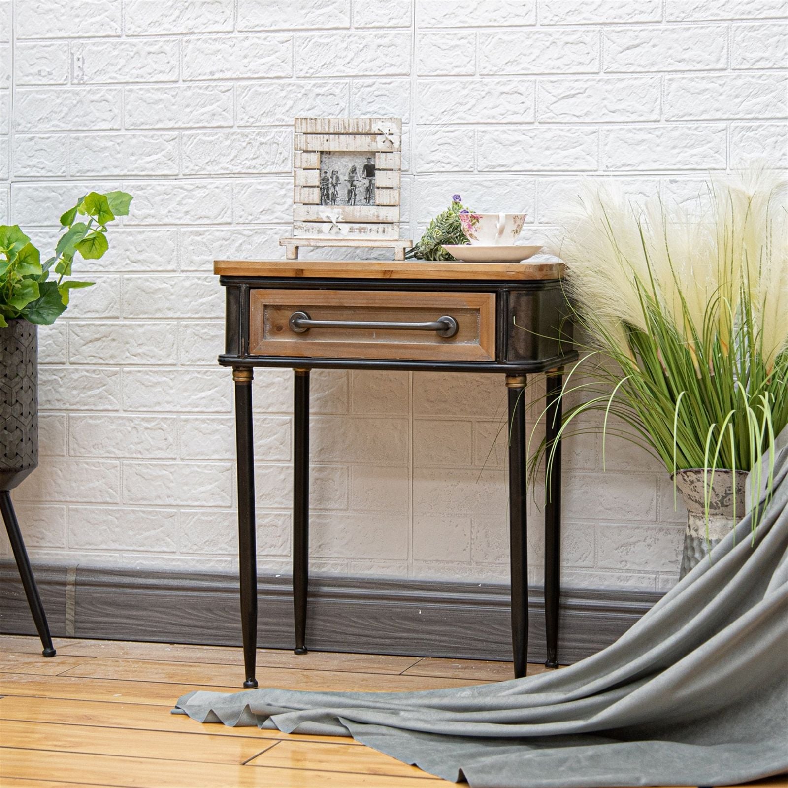 Refino Modern Side Table by Urban Style - Stylish End Table for Living Room, Bedroom, or Office - Perfect for Small Spaces & Home Decor