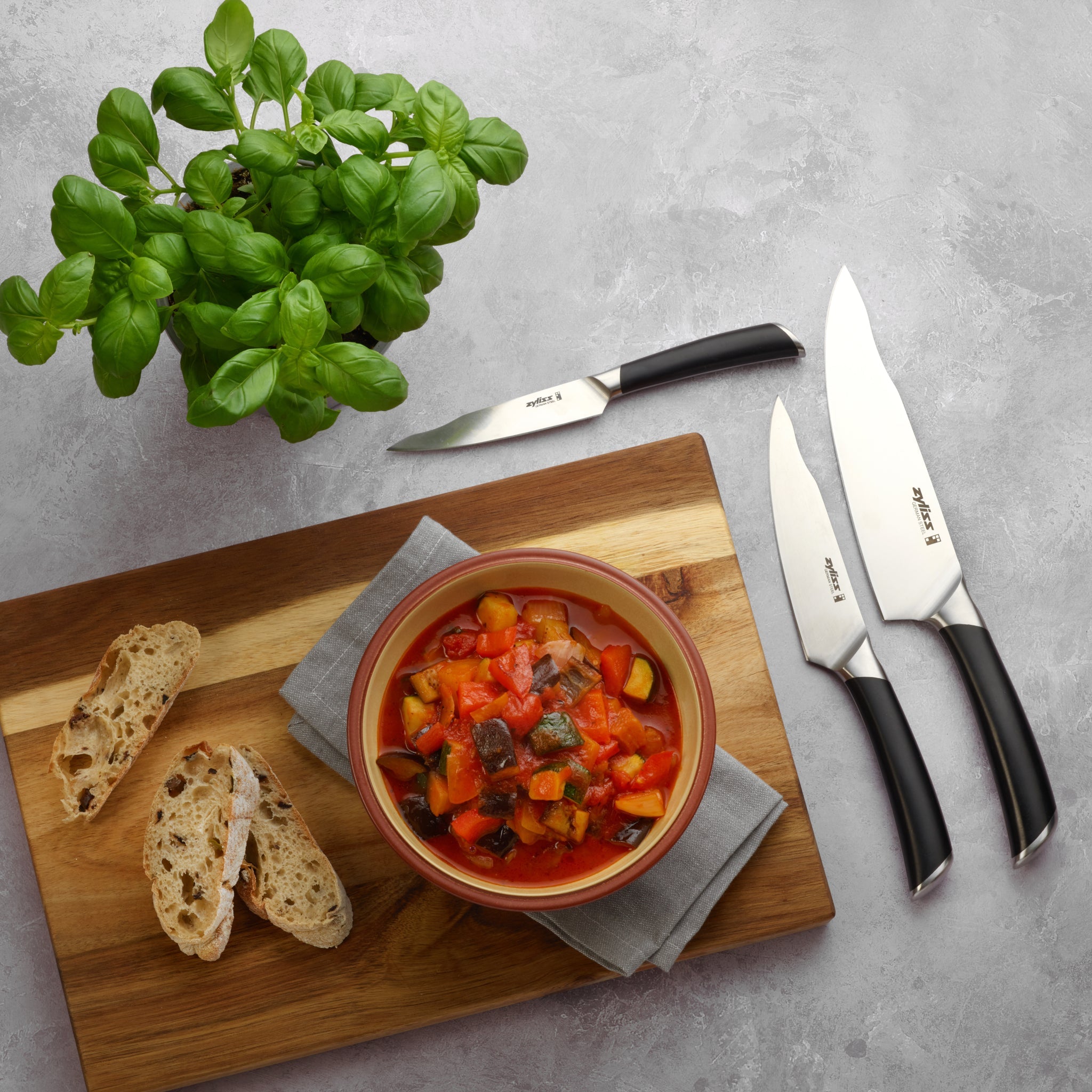 Zyliss Comfort Pro 8-Inch Chef's Knife - Premium German Stainless Steel Kitchen Knife for Professional Chefs & Home Cooking - Perfect for Chopping, Slicing & Dicing Vegetables, Meat & Herbs