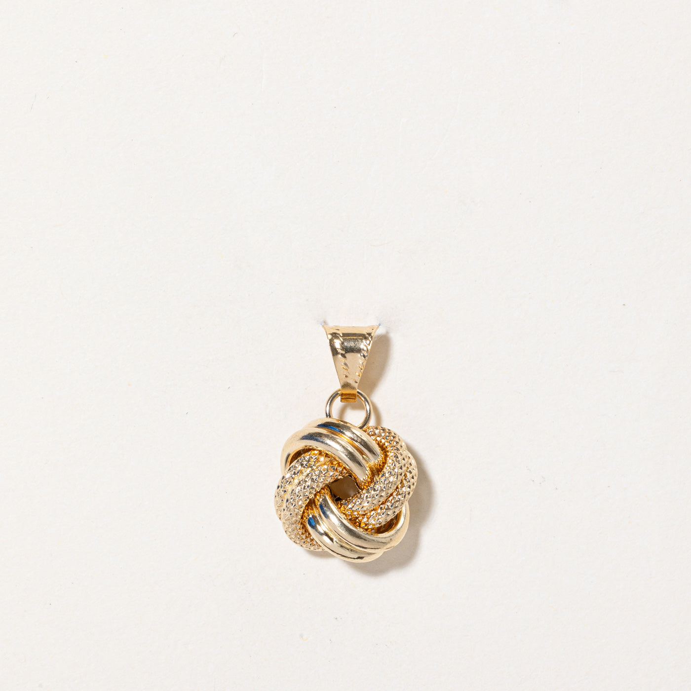 18K Yellow Gold Knot Charm Pendant Necklace - Elegant Jewelry for Women, Gift for Her - Perfect for Weddings, Anniversaries & Special Occasions