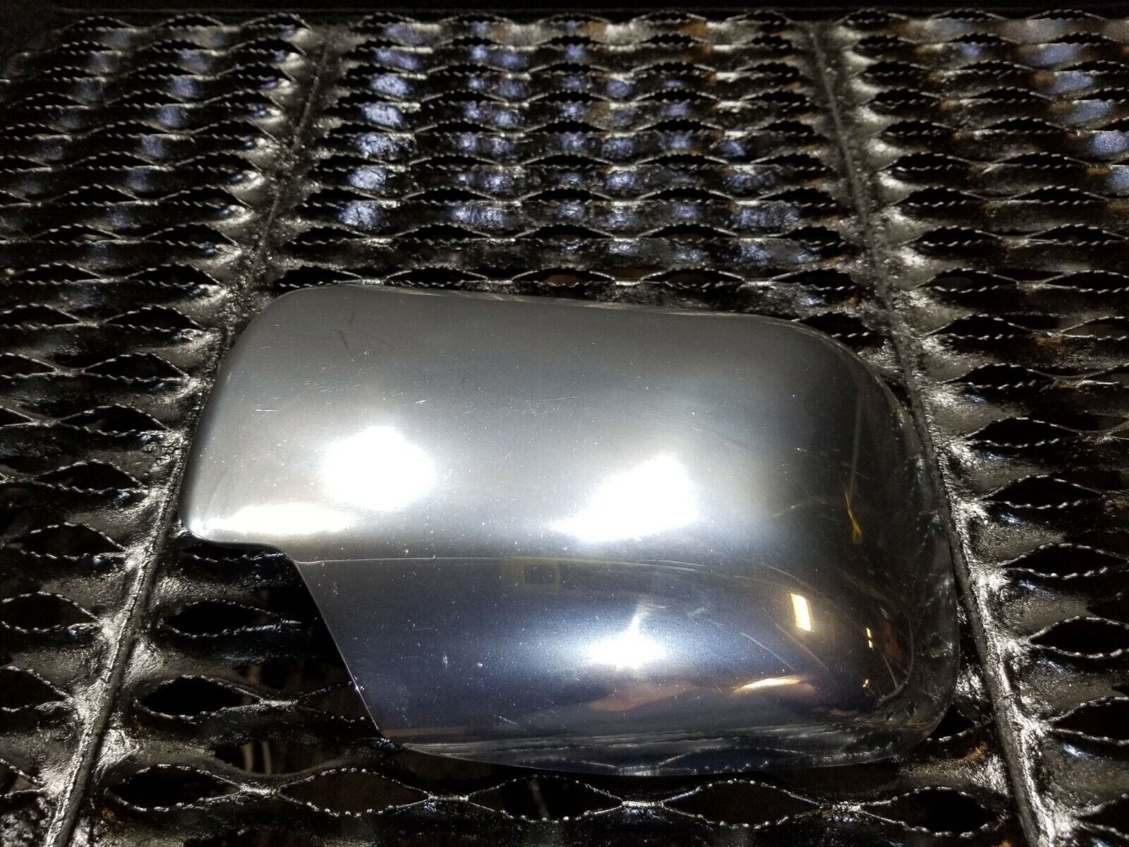 2004-2007 Infiniti QX56 Left Driver Side Mirror Cover - Chrome Replacement Housing Shell for Exterior Car Mirror Repair | Perfect for Auto Body Shops & DIY Enthusiasts