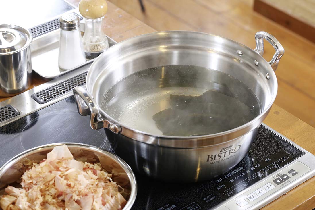 EBM Bistro 3-Layer Clad Stainless Steel Cooking Pot - 11.8 Inch (30cm) Professional Chef Pan with Even Heat Distribution - Perfect for Soups, Stews & Pasta Cooking