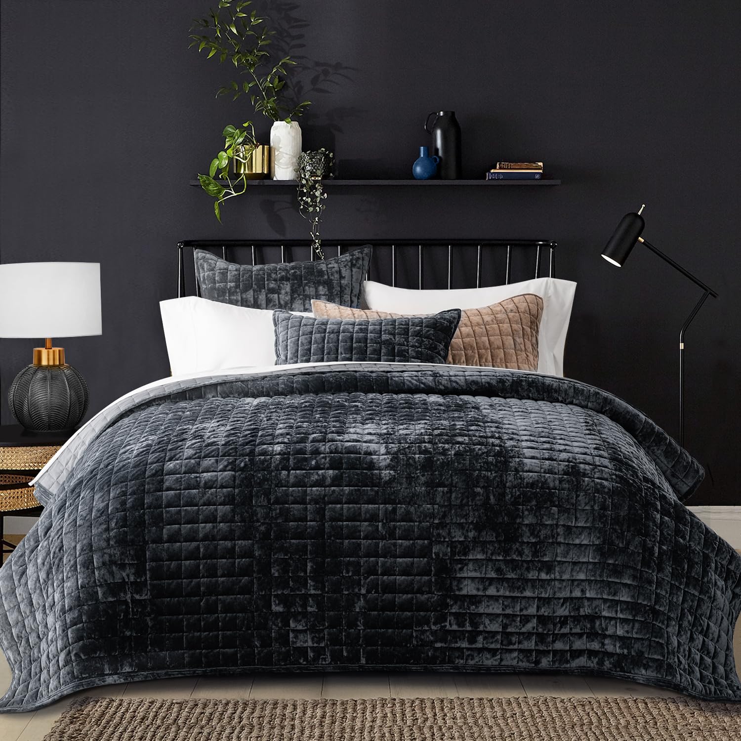 RECYCO Luxury Velvet Quilt Set King Size - Ultra Soft Velvet Comforter Set with 2 Shams | Lightweight Channel Box Stitch Oversized Bedspread Coverlet for All Seasons | Perfect for Master Bedroom, Guest Room & Cozy Winter Nights (Black)