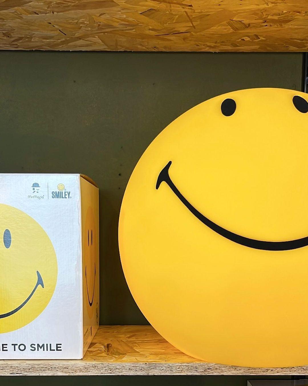 Smiling Table Lamp - Modern LED Night Light for Bedroom, Nursery & Office - Perfect for Reading, Decor & Relaxation