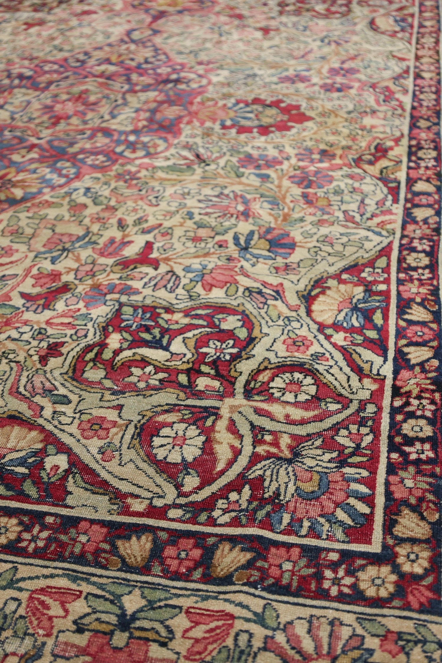 Antique Lavar Kerman Handwoven Traditional Persian Rug - J68076 - Perfect for Living Room, Bedroom & Home Decor