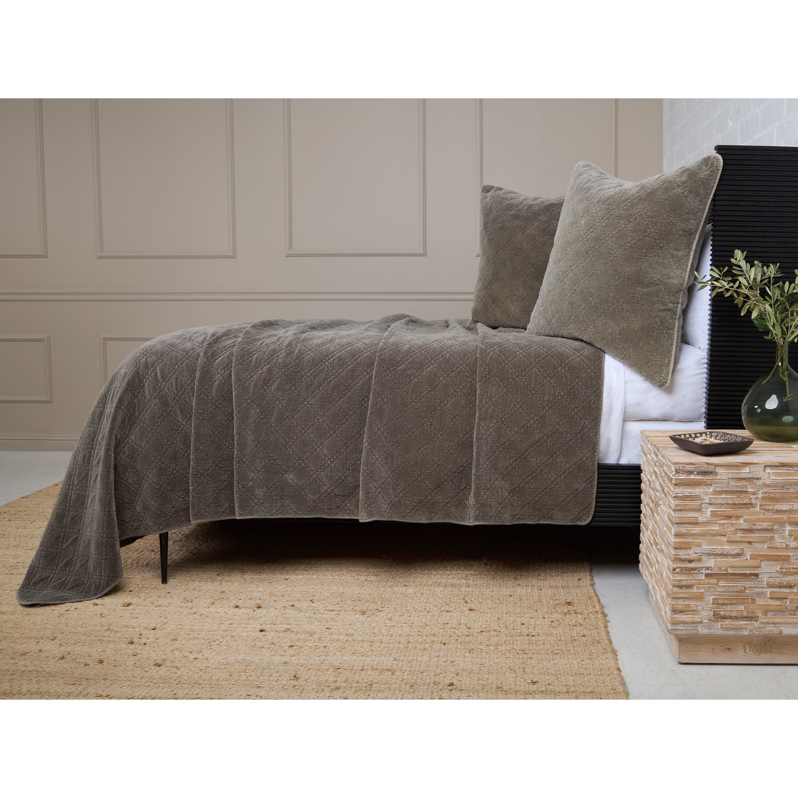Luxury Brussels Coverlet - Soft & Breathable Bedspread for All Seasons - Perfect for Master Bedroom, Guest Room & Hotel Decor