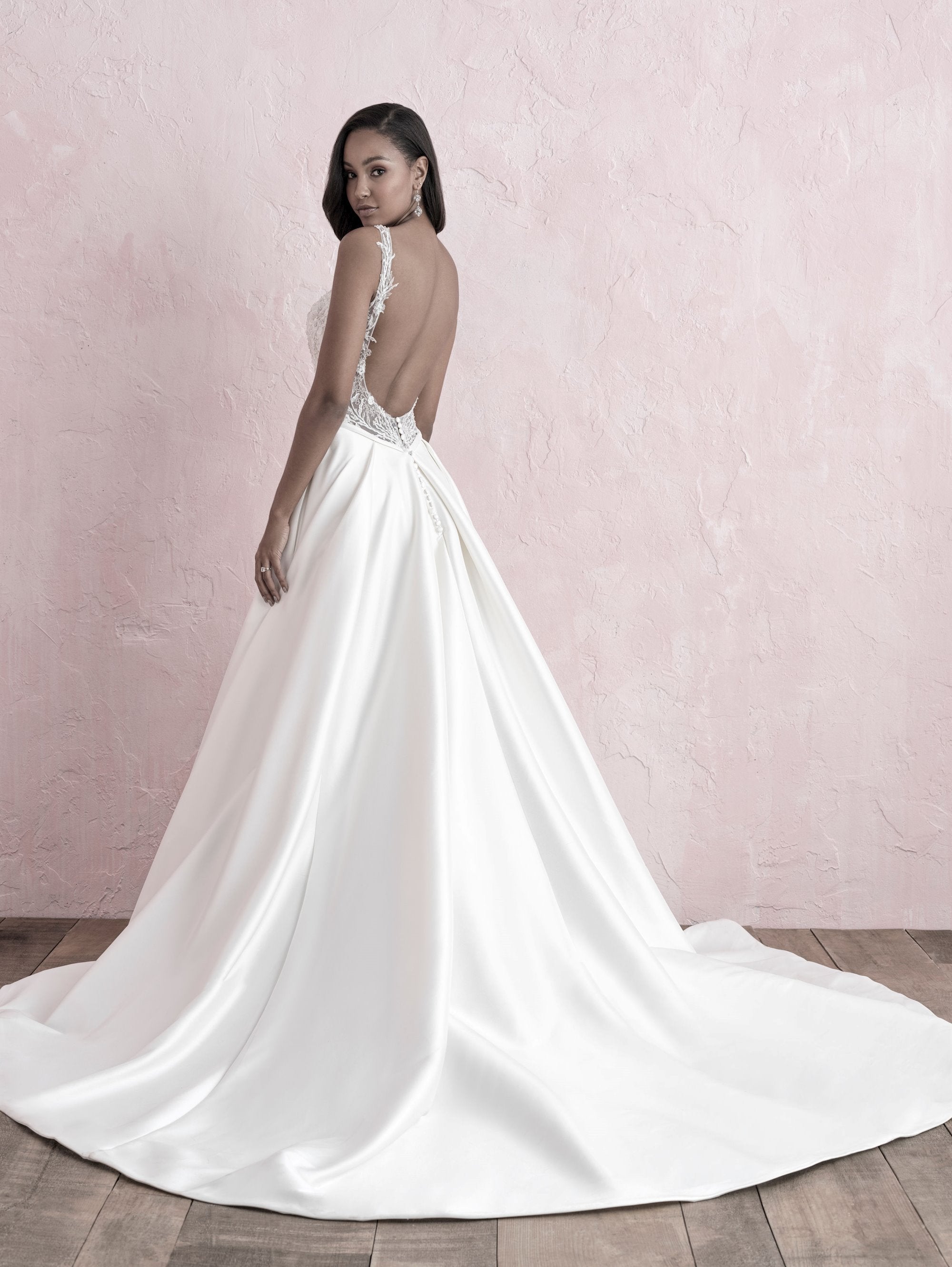 Allure Romance 3271 Sample Wedding Gown - Elegant Lace Bridal Dress for Bride, Perfect for Beach Weddings & Formal Ceremonies