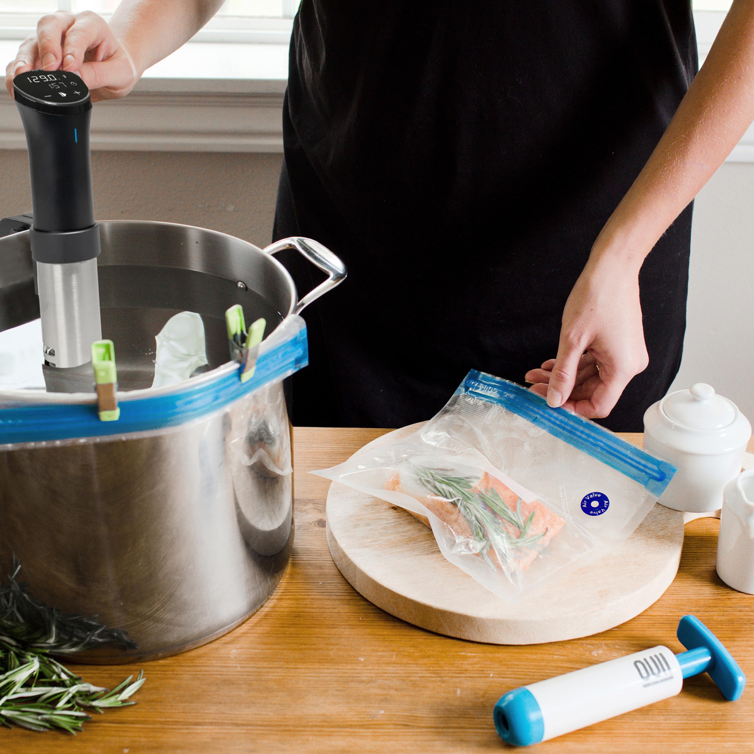Premium Sous Vide Bags Kit - 20 Pcs Vacuum Sealer Bags with Hand Pump & Clips for Joule, Anova & All Sous Vide Cookers (3 Sizes) | Perfect for Food Storage, Meal Prep & Restaurant Use