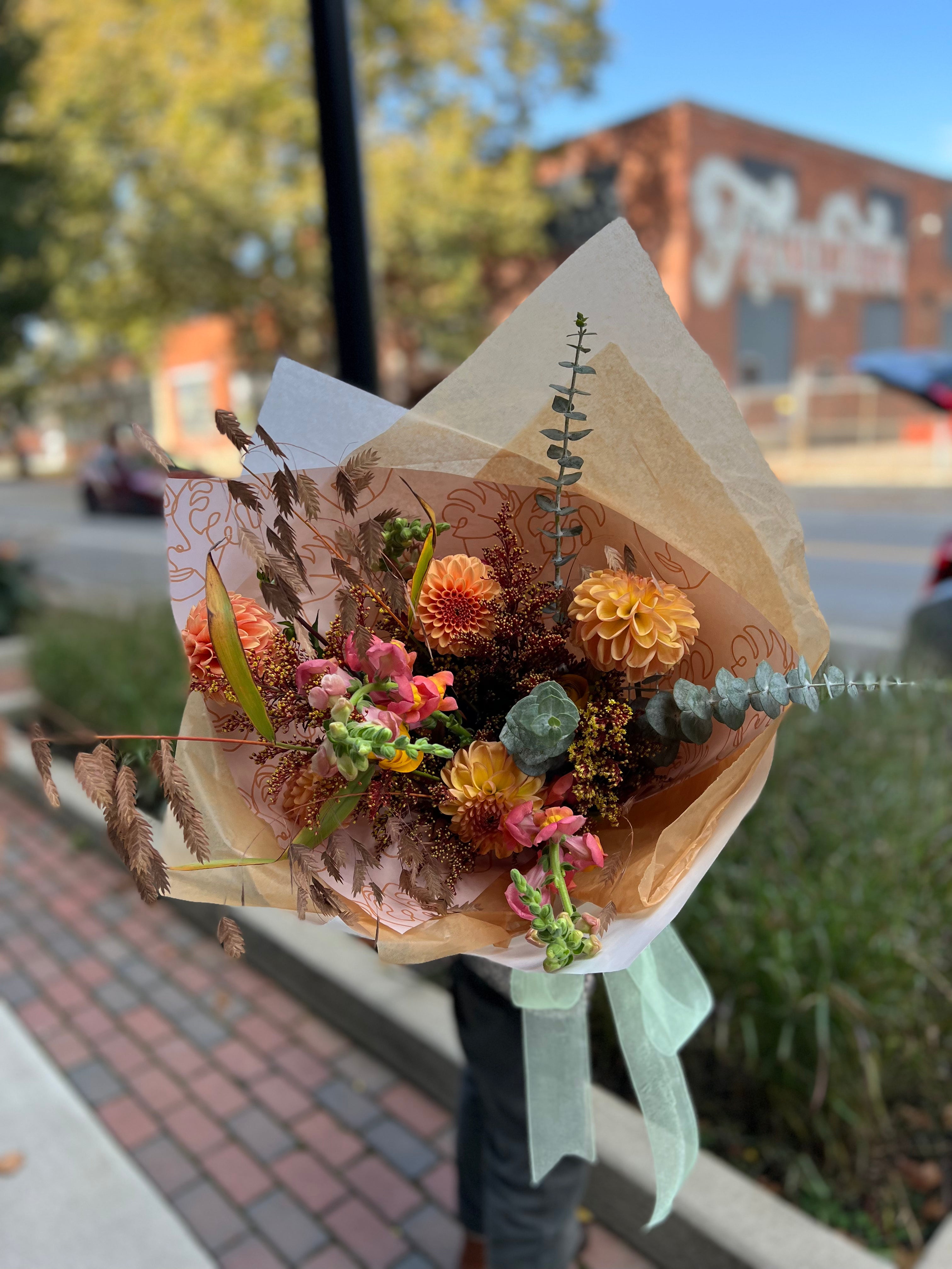 Petite Bouquet - Elegant Mini Floral Arrangement for Gifts, Home Decor & Special Occasions | Perfect for Weddings, Anniversaries & Romantic Surprises