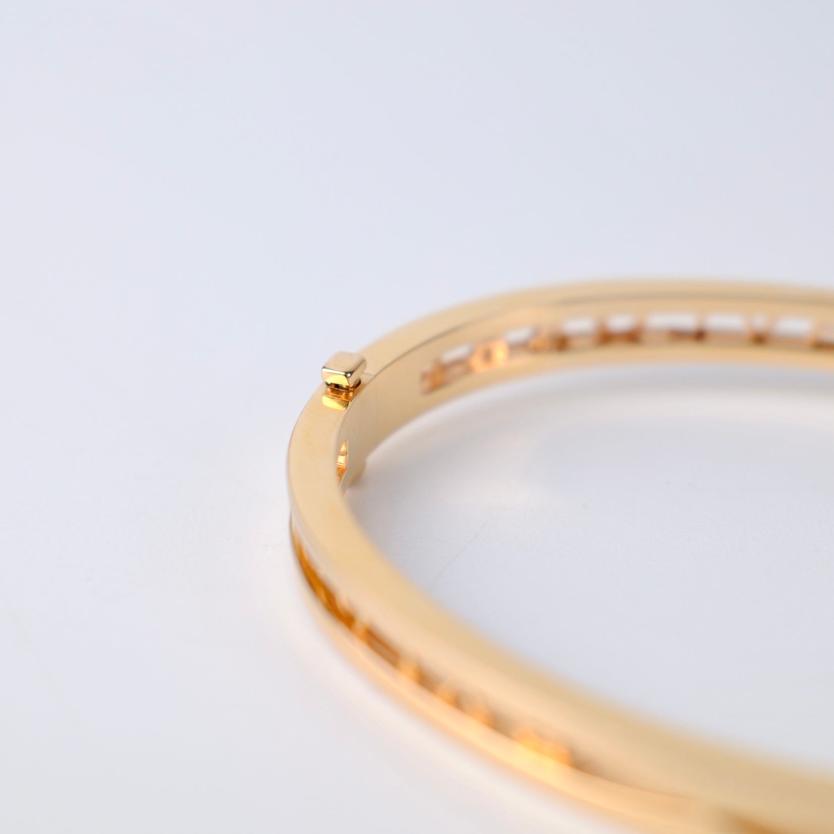 Bvlgari B Zero1 18K Gold Bracelet for Women - Size S/M - Luxury Italian Jewelry for Gifts, Anniversaries & Special Occasions