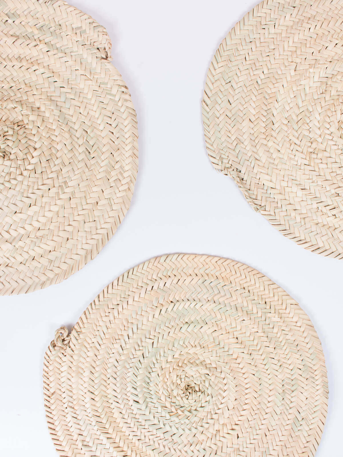 Natural Palm Leaf Placemats Set of 6 - Eco-Friendly Round Table Mats for Dining, Party, Picnic & Home Decor - Biodegradable Dinner Place Settings for Indoor Outdoor Use