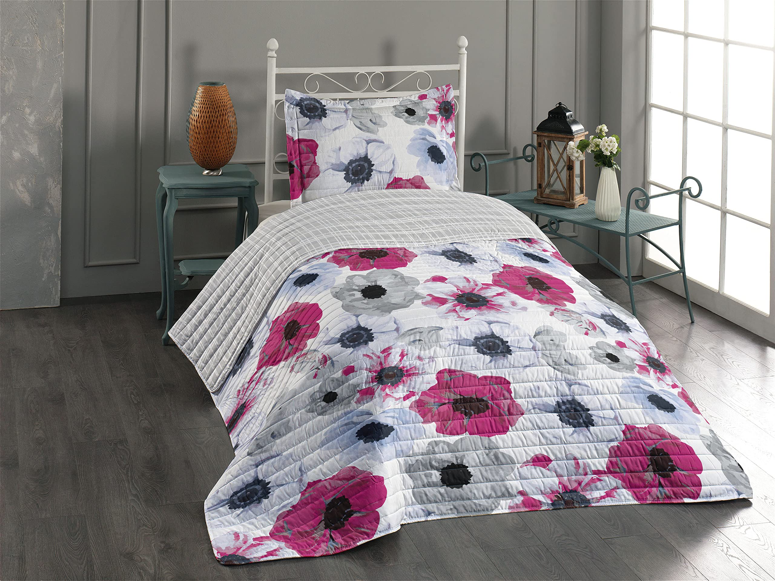 Ambesonne Floral Reversible Bedspread Set - Vintage Blossom Microfiber Bedding with Pillow Shams, Twin Size in Soft Pink & Sky Blue | Perfect for Spring & Summer Bedroom Decor, Boho Chic Home Styling, Guest Room Makeover