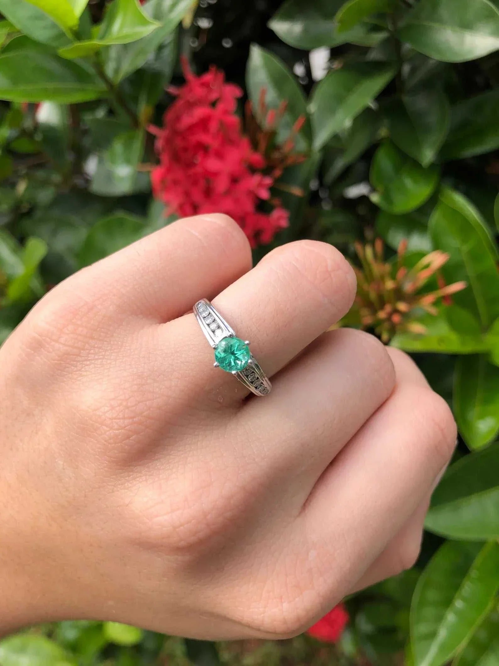 1.48tcw Emerald & Diamond Accent 14K Gold Wedding Ring Set for Women - Elegant Bridal Jewelry for Engagement, Anniversary & Special Occasions