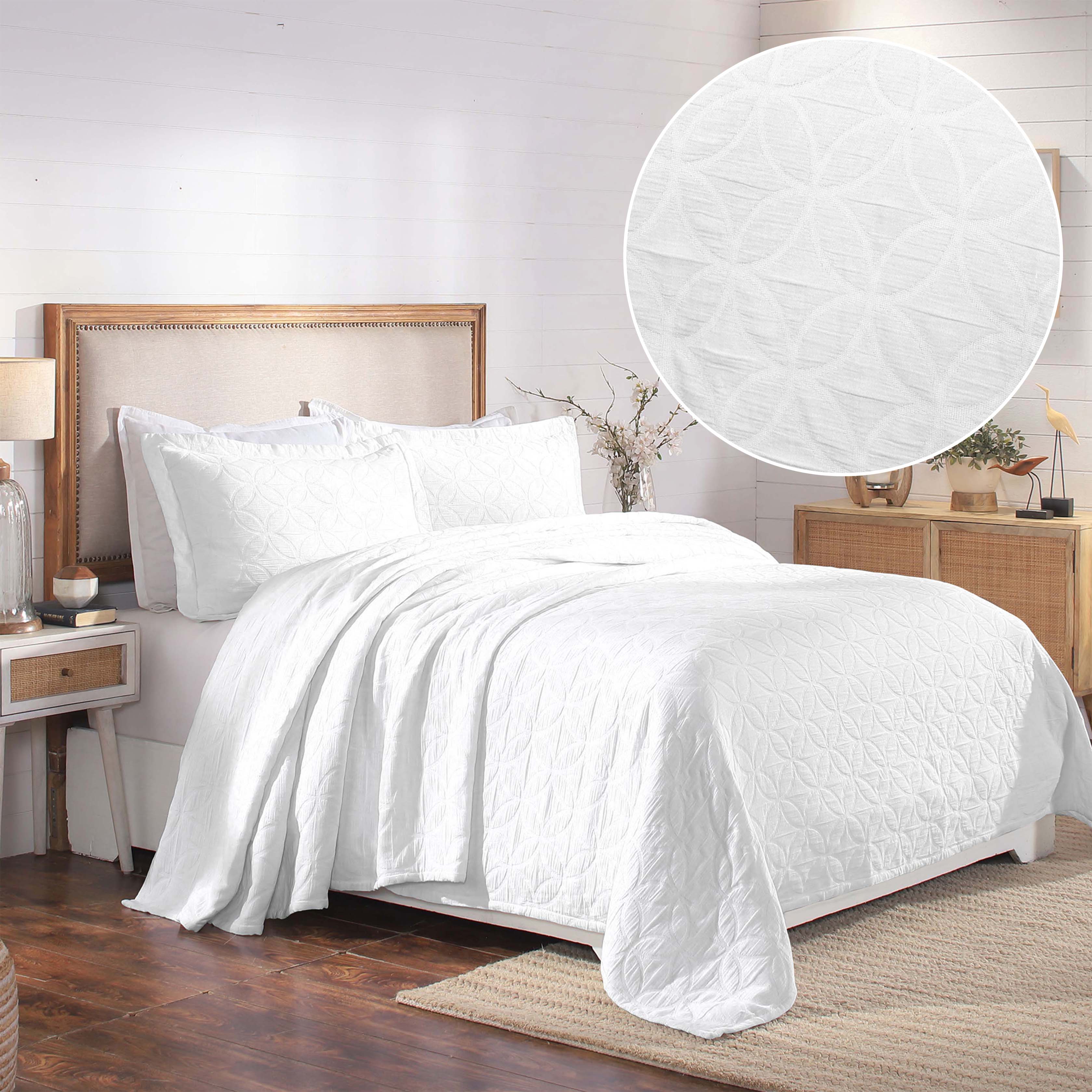 Serenity Cotton Matelasse Celtic Circle Airy Bedspread Set - Queen Size Lightweight Quilted Coverlet with All-Over Embroidery for Bedroom Decor, Guest Room & Cozy Home Styling