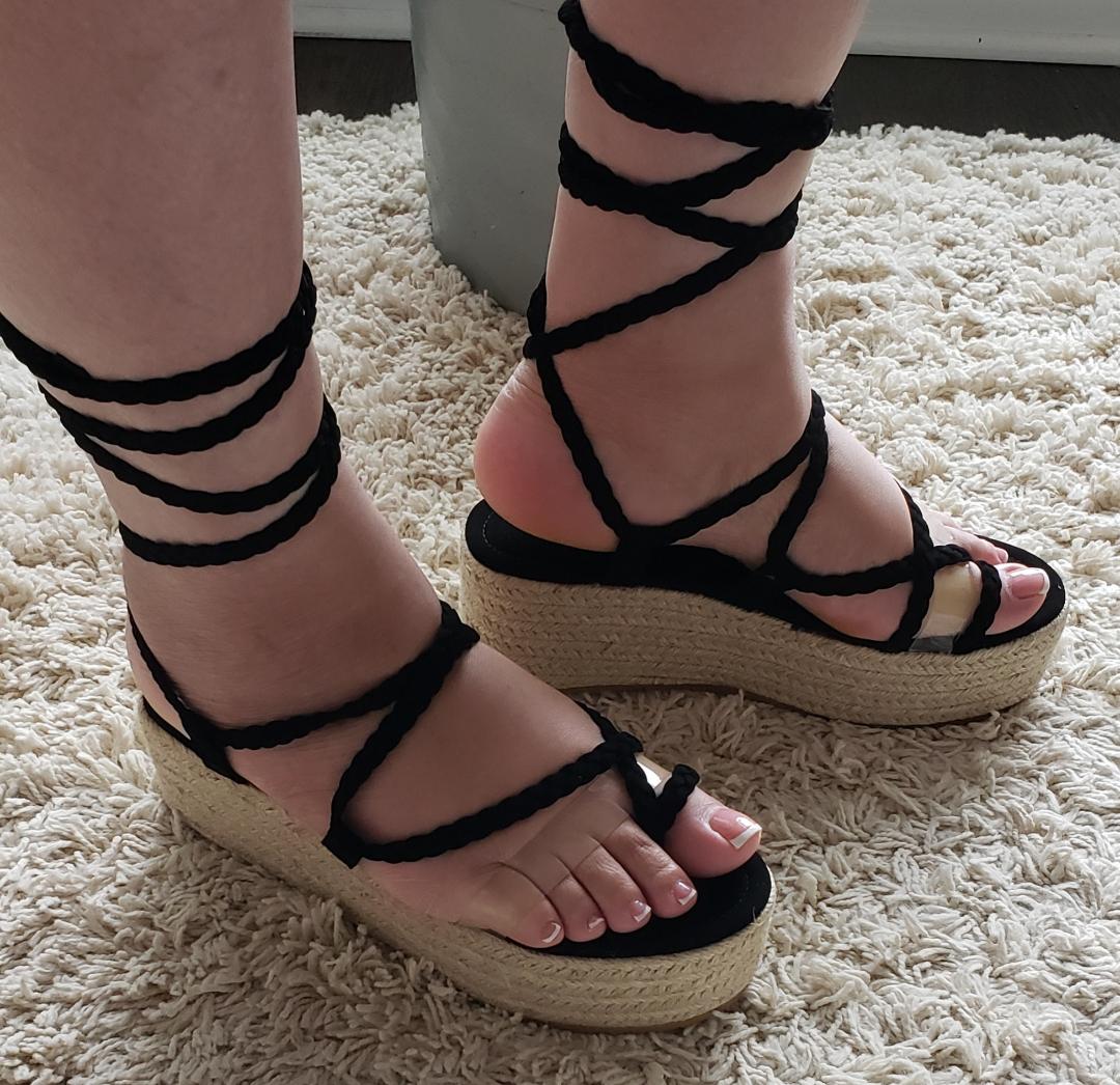 Mariya Women's Black Sandals - Comfortable & Stylish Summer Footwear for Beach, Pool, and Casual Outings