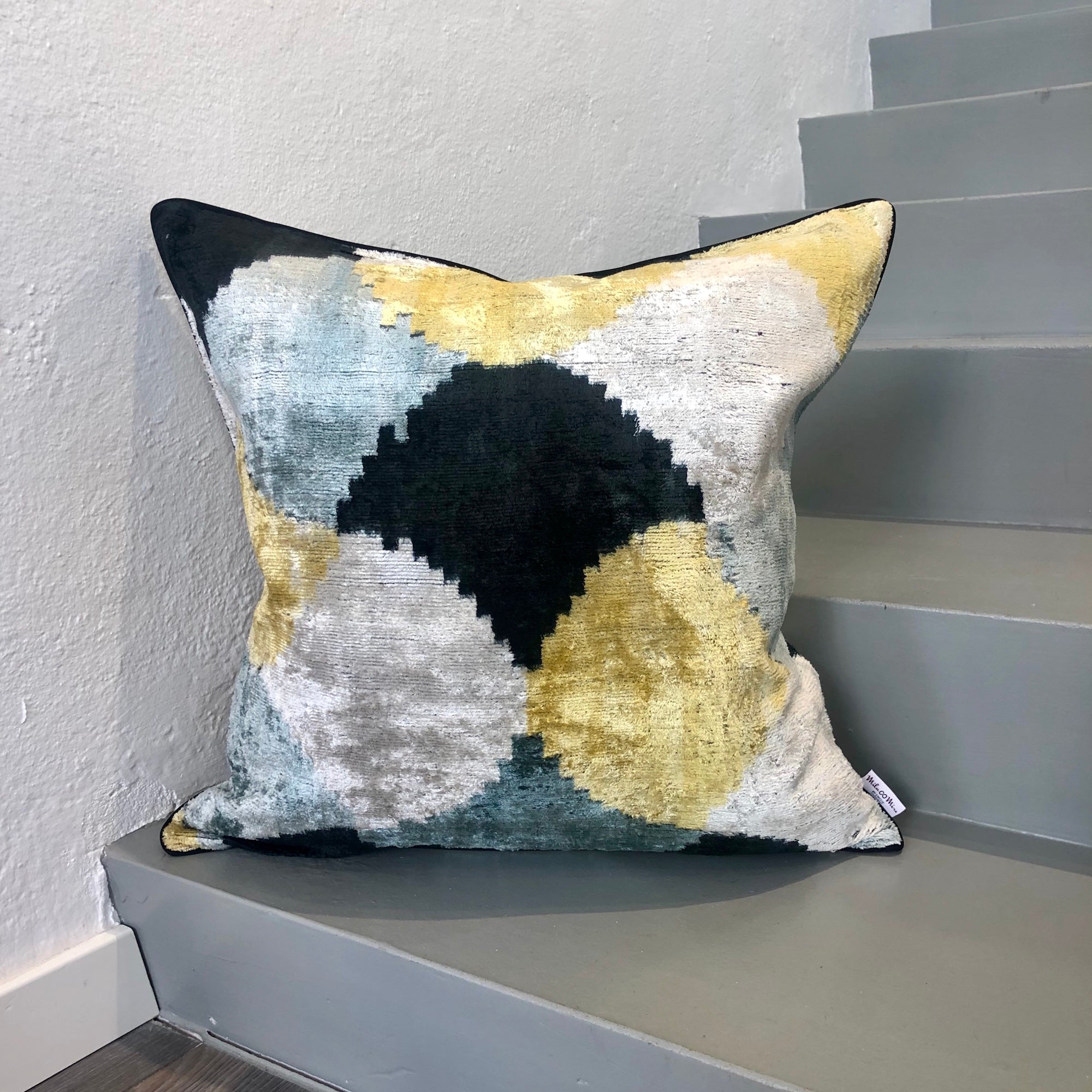 Luxury Velvet Ikat Cushion Cover - Art Deco Home Decor Pillow Case for Sofa, Bed & Living Room - Boho Chic Throw Pillow for Modern Interior Design