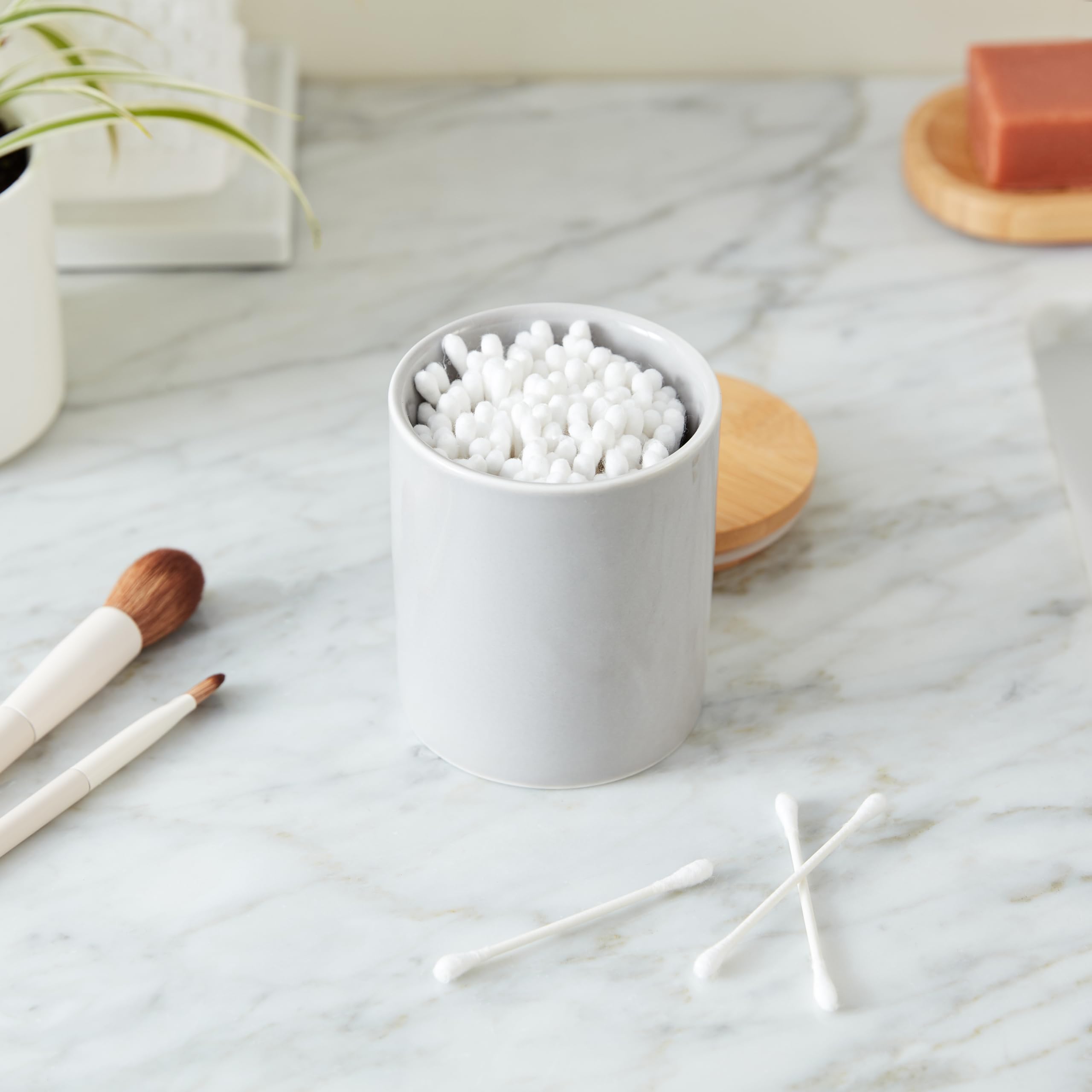 Amazon Basics Cotton Swabs - 500 Count, Double-Tipped Swabs for Ear Cleaning, Makeup Application, First Aid & Crafting - Hypoallergenic & Soft Cotton Buds