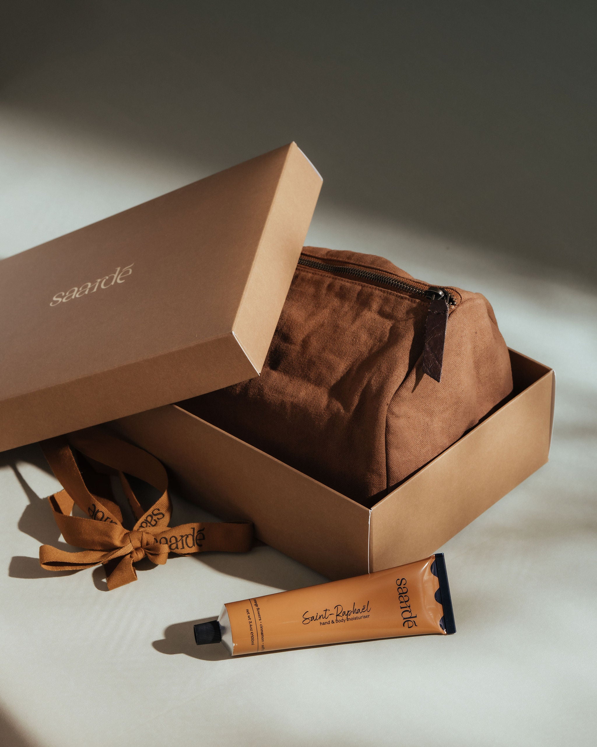 Cinnamon Toiletry Bag + Saint-Raphaël Moisturiser