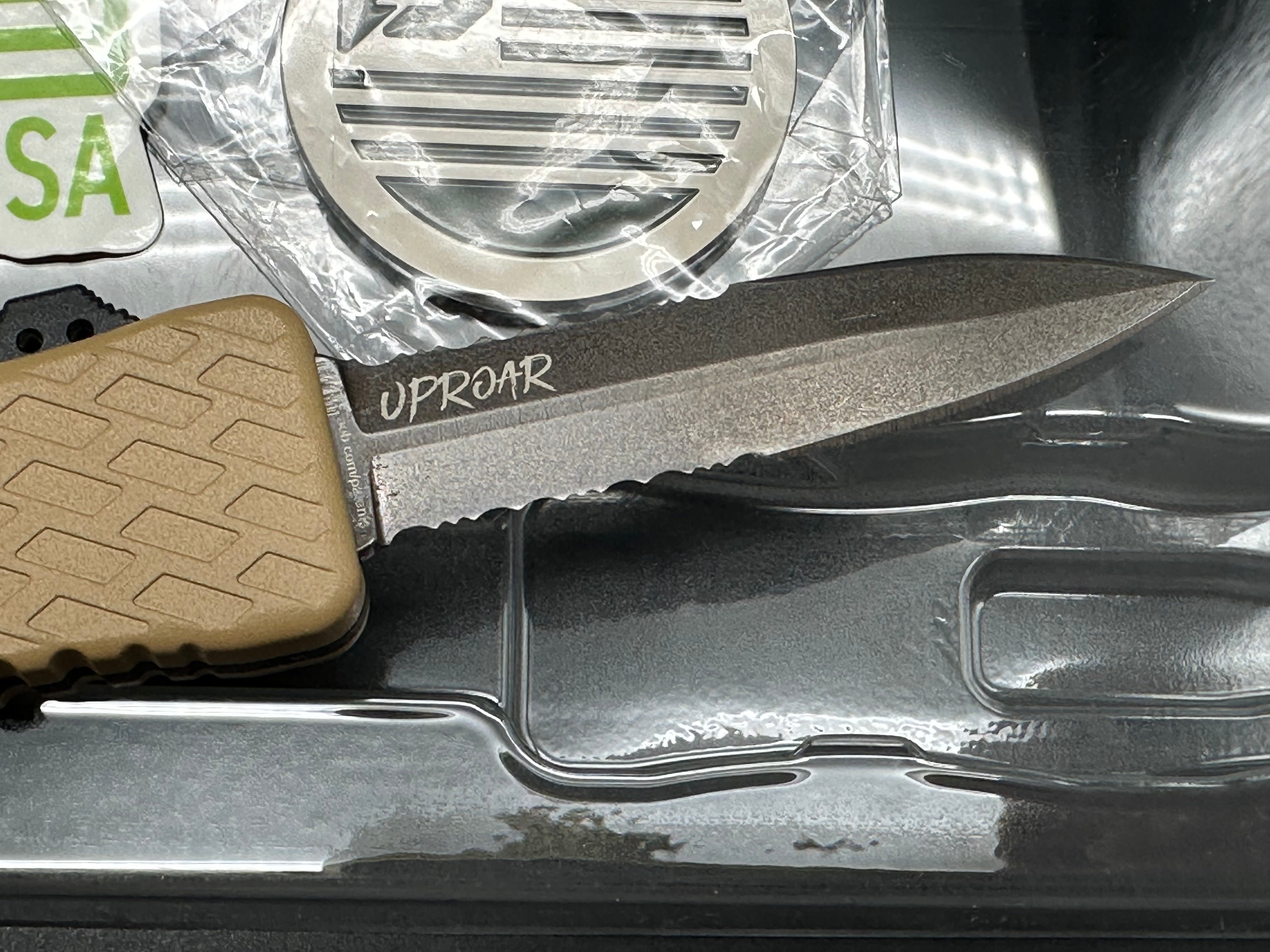 Schrade Uproar Dagger D/A OTF Automatic Knife - FDE Aluminum Handle with 3 Black D2 Serrated Blades - Tactical EDC Knife for Outdoor Camping, Survival & Self Defense