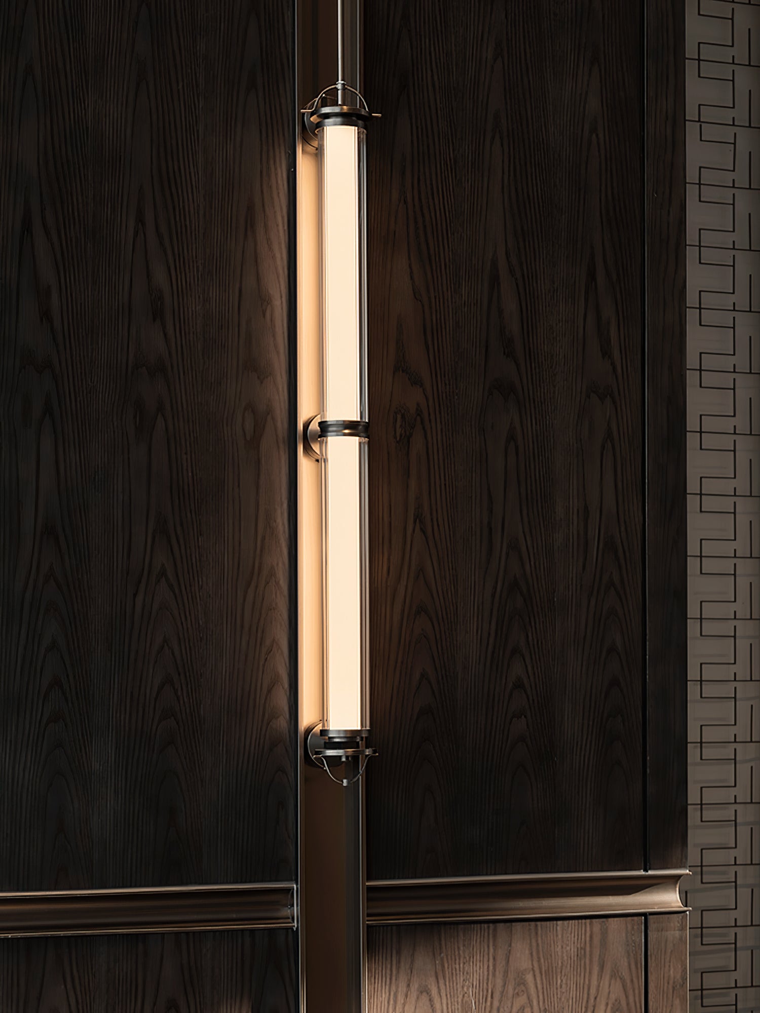 Modern Meridian Vertical Wall Sconce - Adjustable LED Light Fixture for Bedroom, Hallway & Living Room Decor
