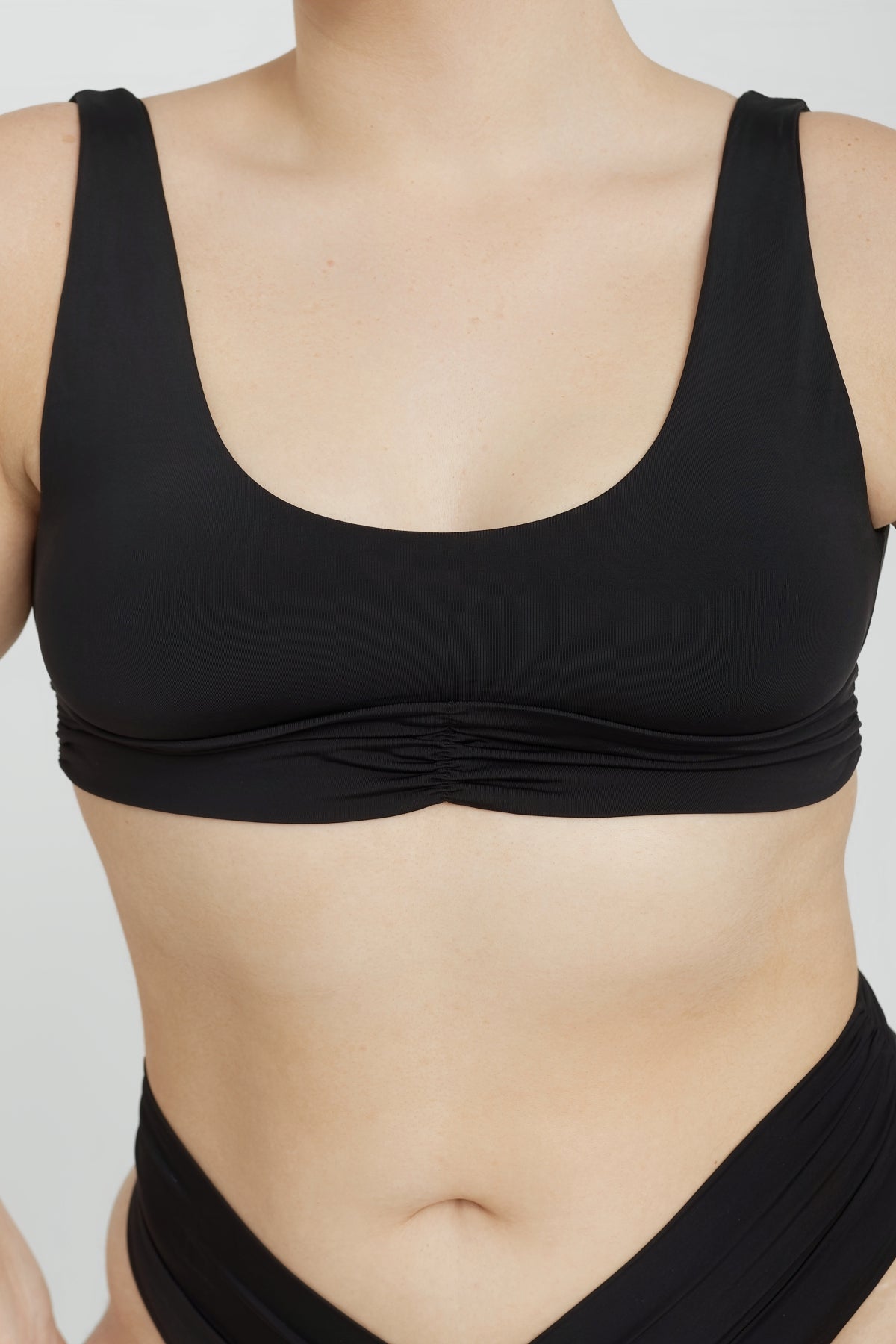 Pico Top for Women - Black Seamless Crop Top | Perfect for Yoga, Gym, and Casual Wear