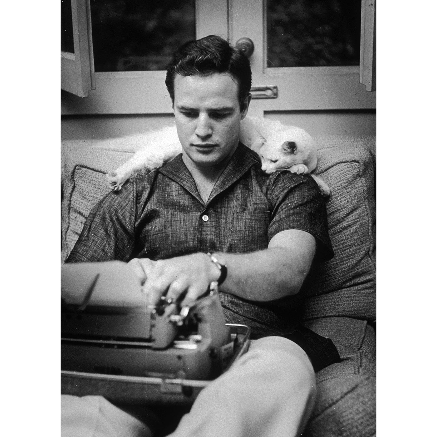 Vintage Marlon Brando Photo - Classic Hollywood Actor Portrait - Perfect for Film History Projects, Wall Art & Memorabilia Collections