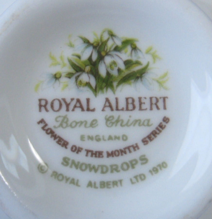 Royal Albert Demi Flower of the Month January Snowdrops Cup and Saucer Set - Vintage English Tea Set for Afternoon Tea, Bridal Shower & Collectors