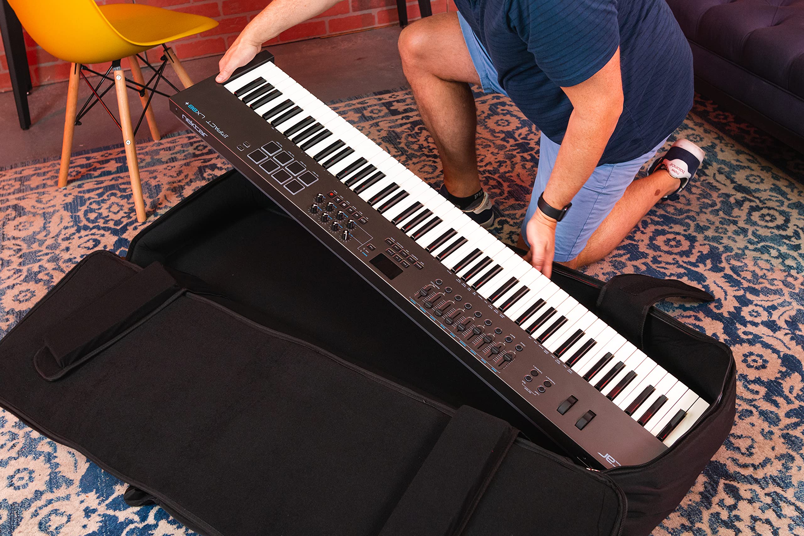 Gator GKB-76 SLIM Keyboard Gig Bag - Lightweight Padded Protection for 76-Key Keyboards - Perfect for Travel, Gigging & Studio Use
