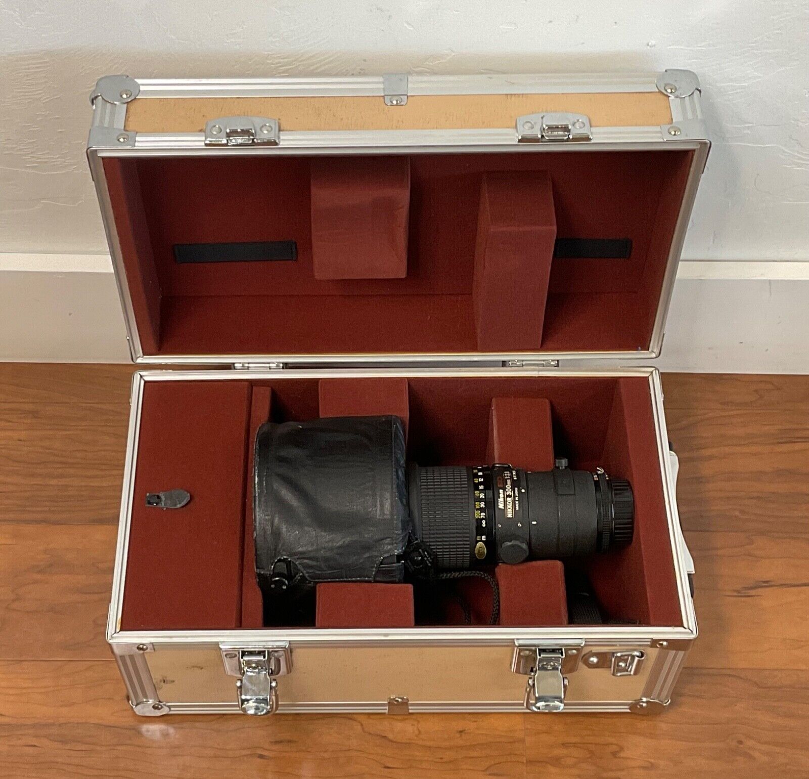 Nikon AF 300mm f/2.8 ED NIKKOR Telephoto Lens for Sports & Wildlife Photography - Professional DSLR Camera Lens - Used Condition