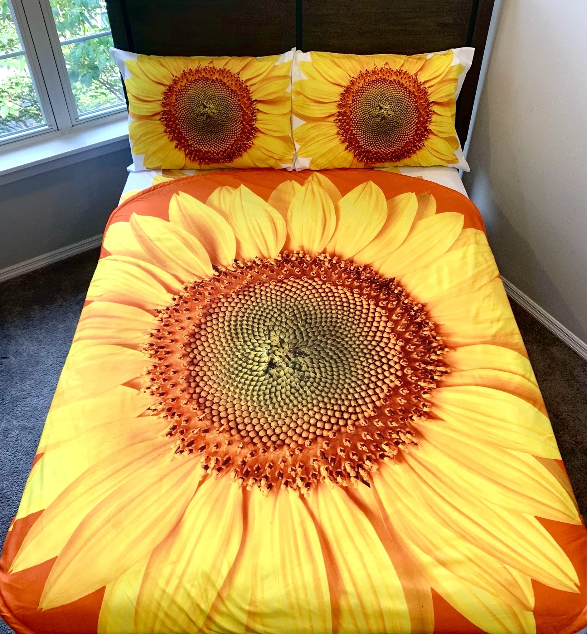 Sunflower 5-Piece Kids Twin Bed Set - Round Comforter, 2 Pillowcases & Sheet Set | Super Soft Microfiber Flannel Bedding for Girls' Room Decor | Perfect for Nursery, Bedroom & Sleepovers