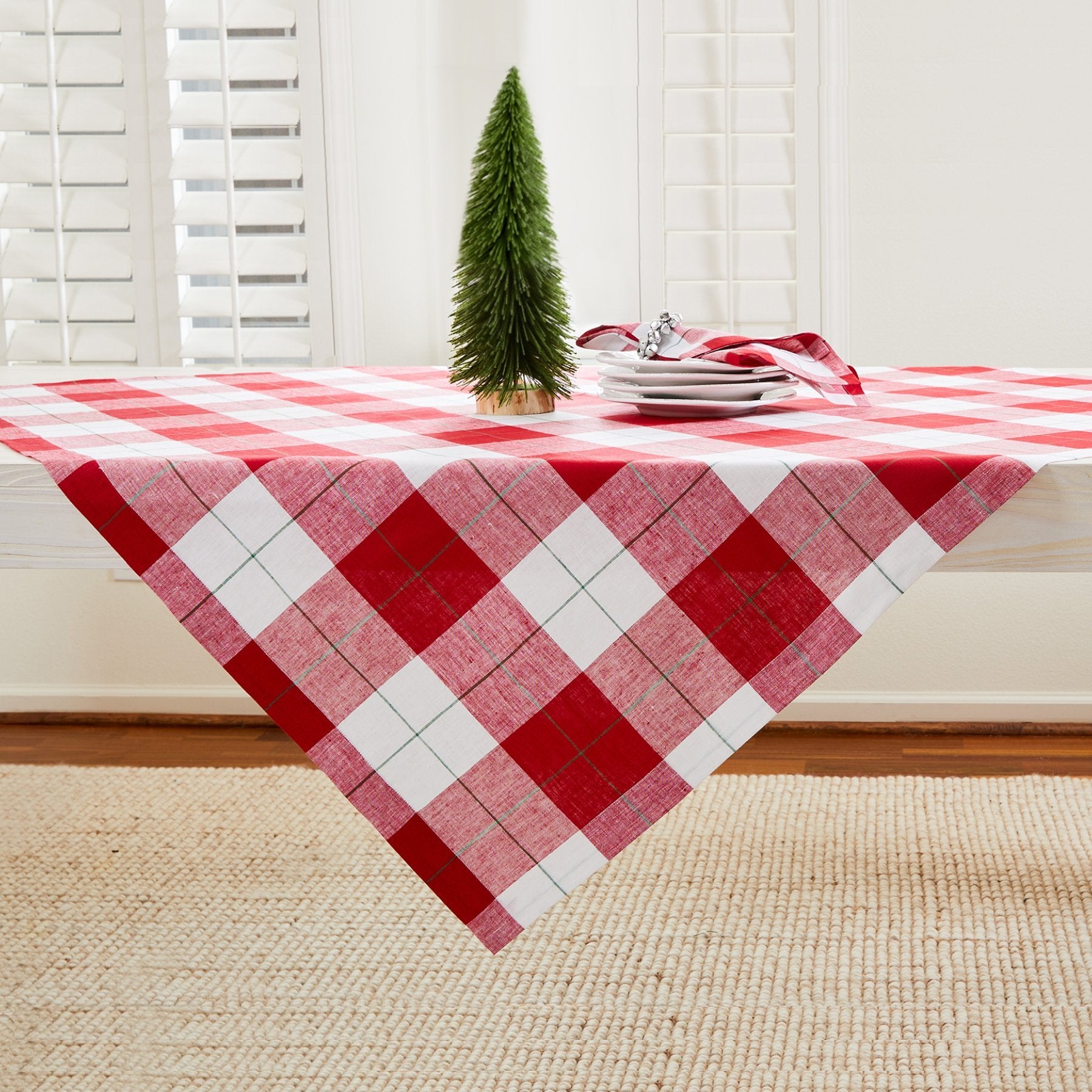 Festive Plaid Table Throw - Holiday Christmas Tablecloth for Dining Decor, Parties & Cozy Home Gatherings