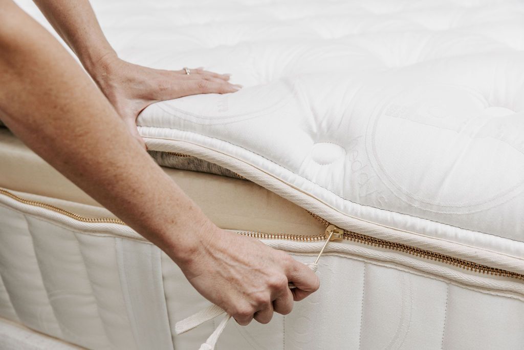 ZipLuxe Dual Comfort Mattress - Premium Memory Foam & Cooling Gel Layer for Back Pain Relief - Queen Size Bed Mattress for Side, Back & Stomach Sleepers - Perfect for Master Bedroom, Guest Room & Apartment