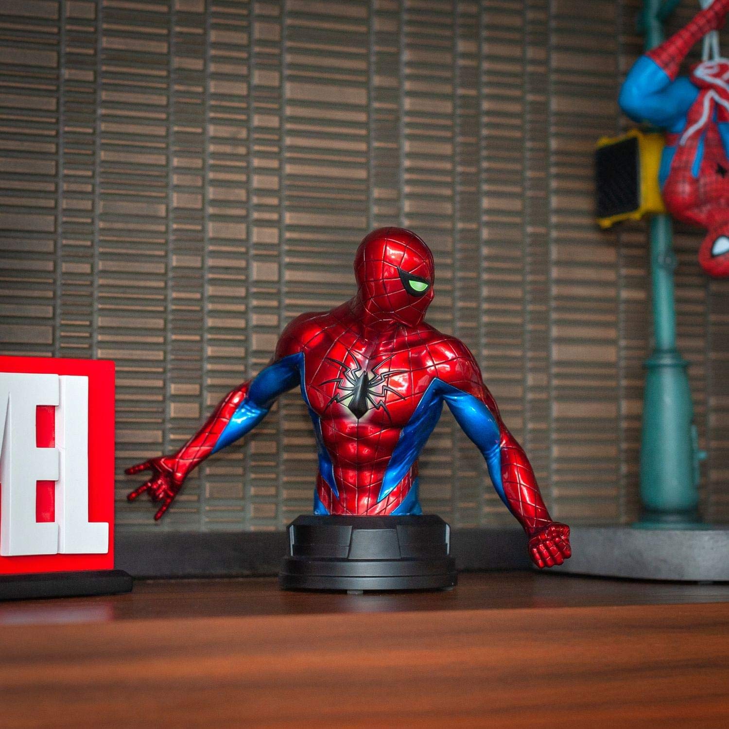 Entertainment Earth Spider-Man Mark IV Suit Mini Bust - Collectible Marvel Superhero Statue for Display & Home Decor