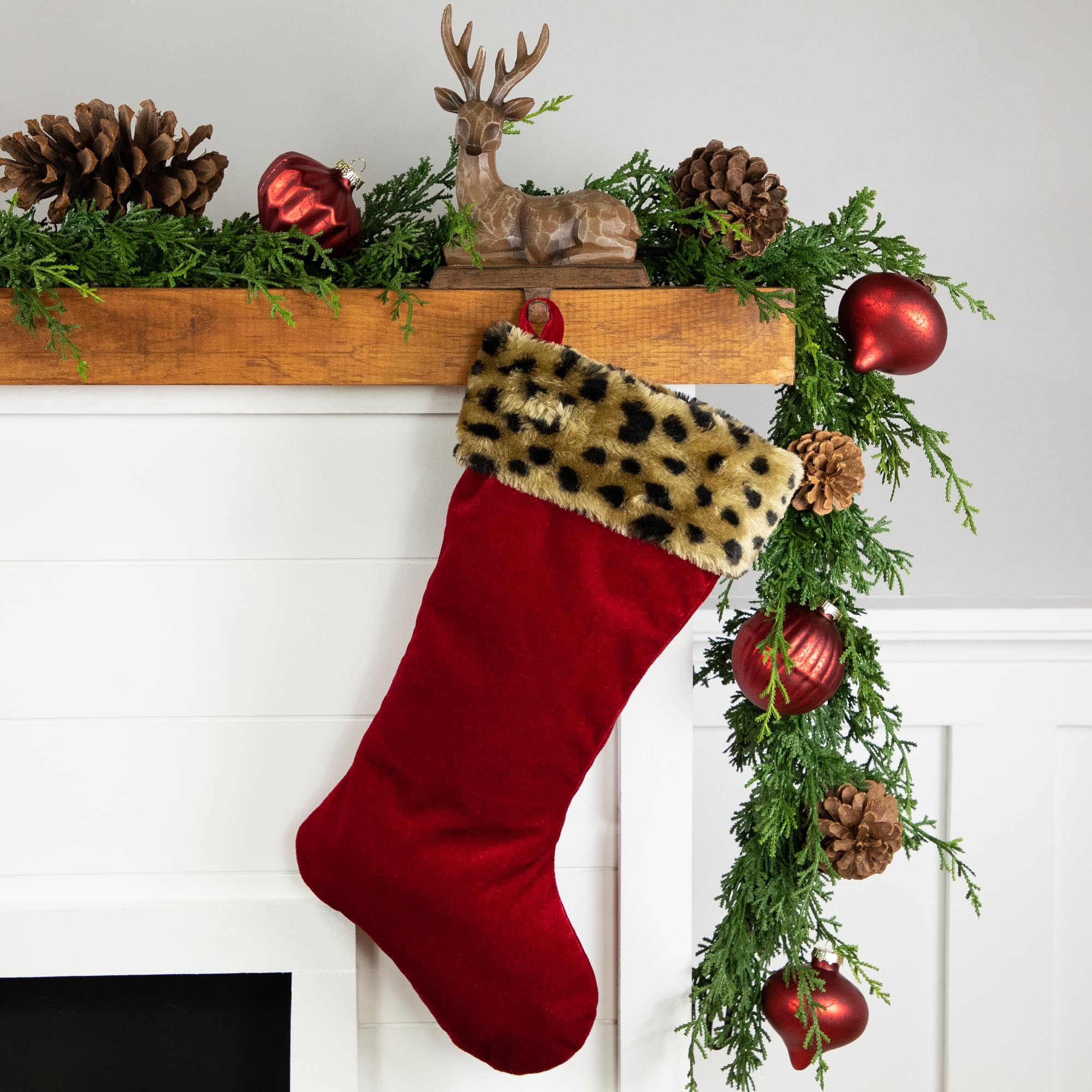 Northlight 510100GO Christmas Decorations - Festive Holiday Ornaments for Tree, Home & Office Decor - Perfect for Xmas Party, Gift Exchange & Winter Celebrations