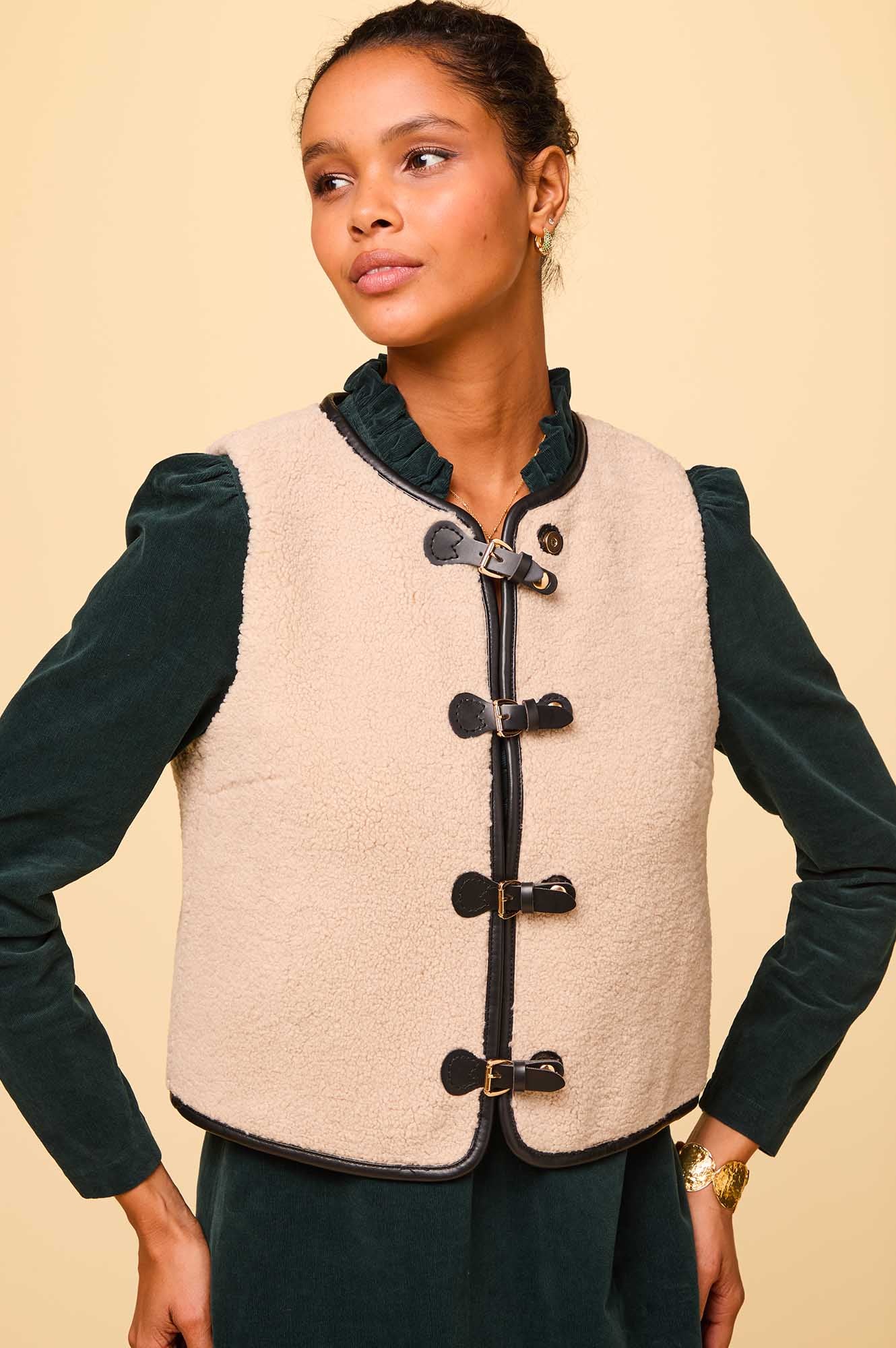 Men's Casual Buckle Gilet Vest in Cream - Lightweight Layering for Outdoor Activities & Urban Style