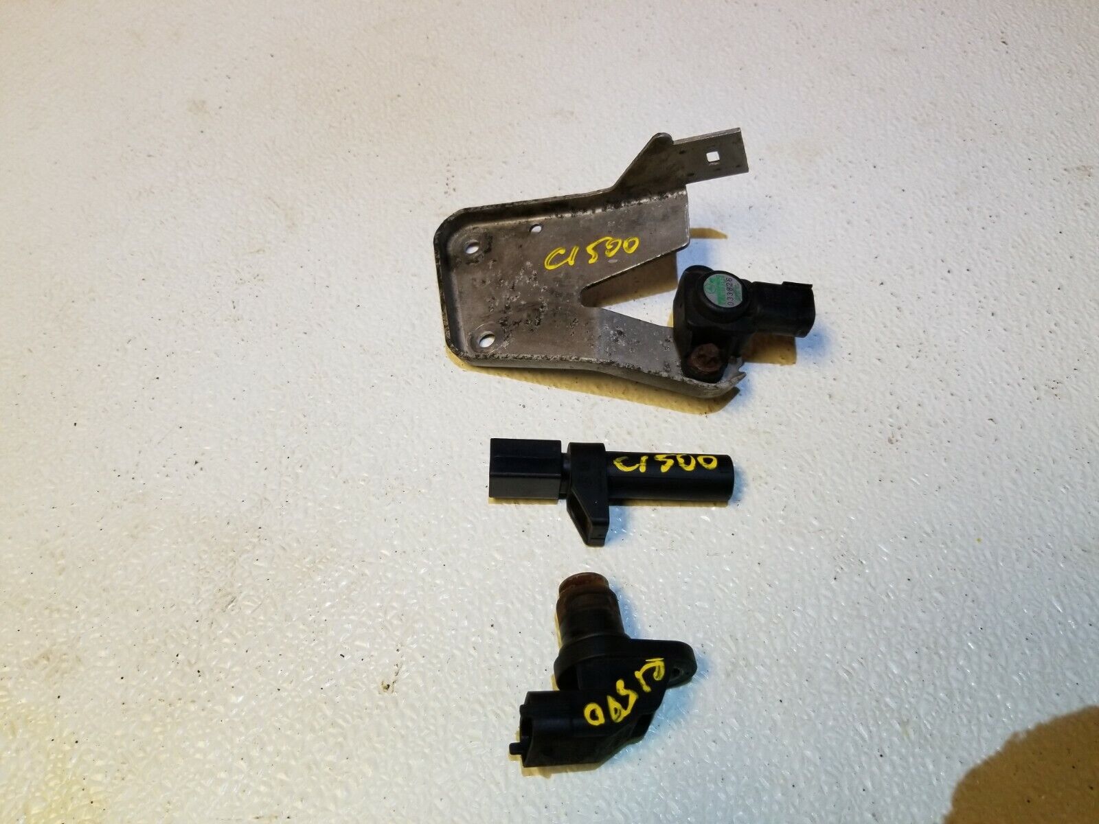 Original OEM M113 5.0L Crankshaft & Camshaft Position Sensor for 2003-2006 Mercedes CL500 - Perfect for Engine Diagnostics & Performance Tuning